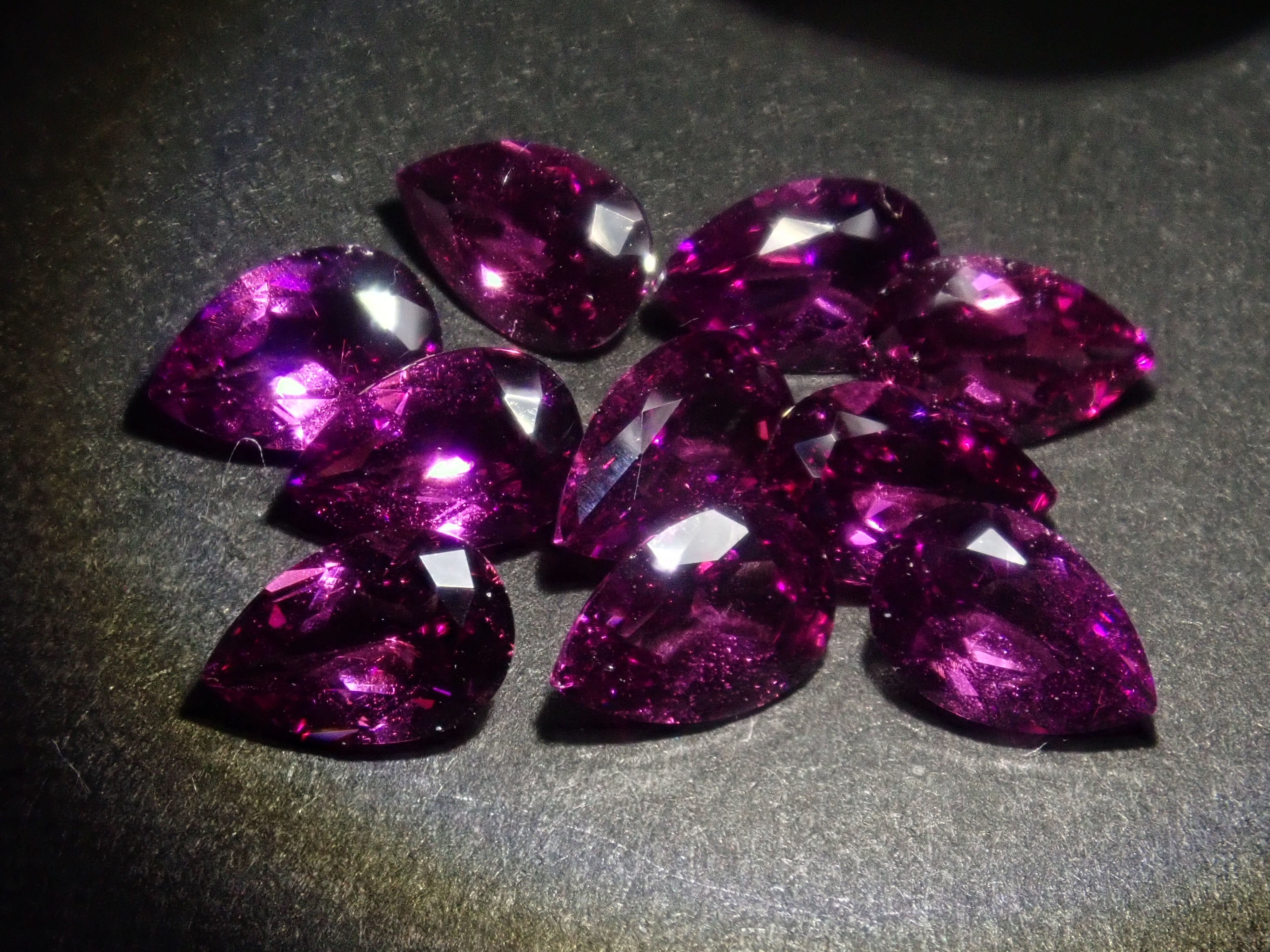 【4/17 22時販売】《限定10石》モザンビーク産グレープガーネット1石ルース(6×4mm,ペアシェイプカット)《複数購入割引有》