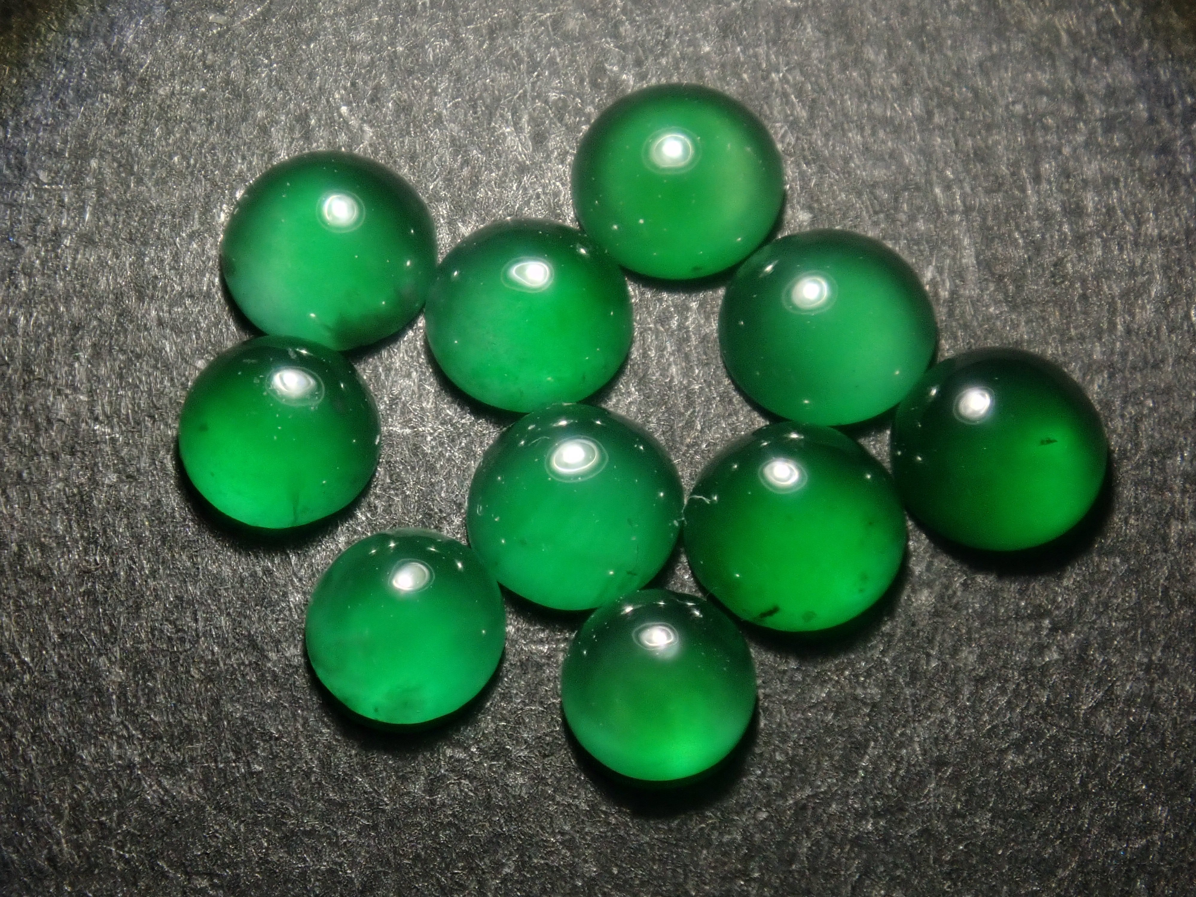 【4/28 22時販売】《限定10石》グアテマラ産翡翠(鑑別書付き,3~3.5mm)1石ルース《複数購入割引有》