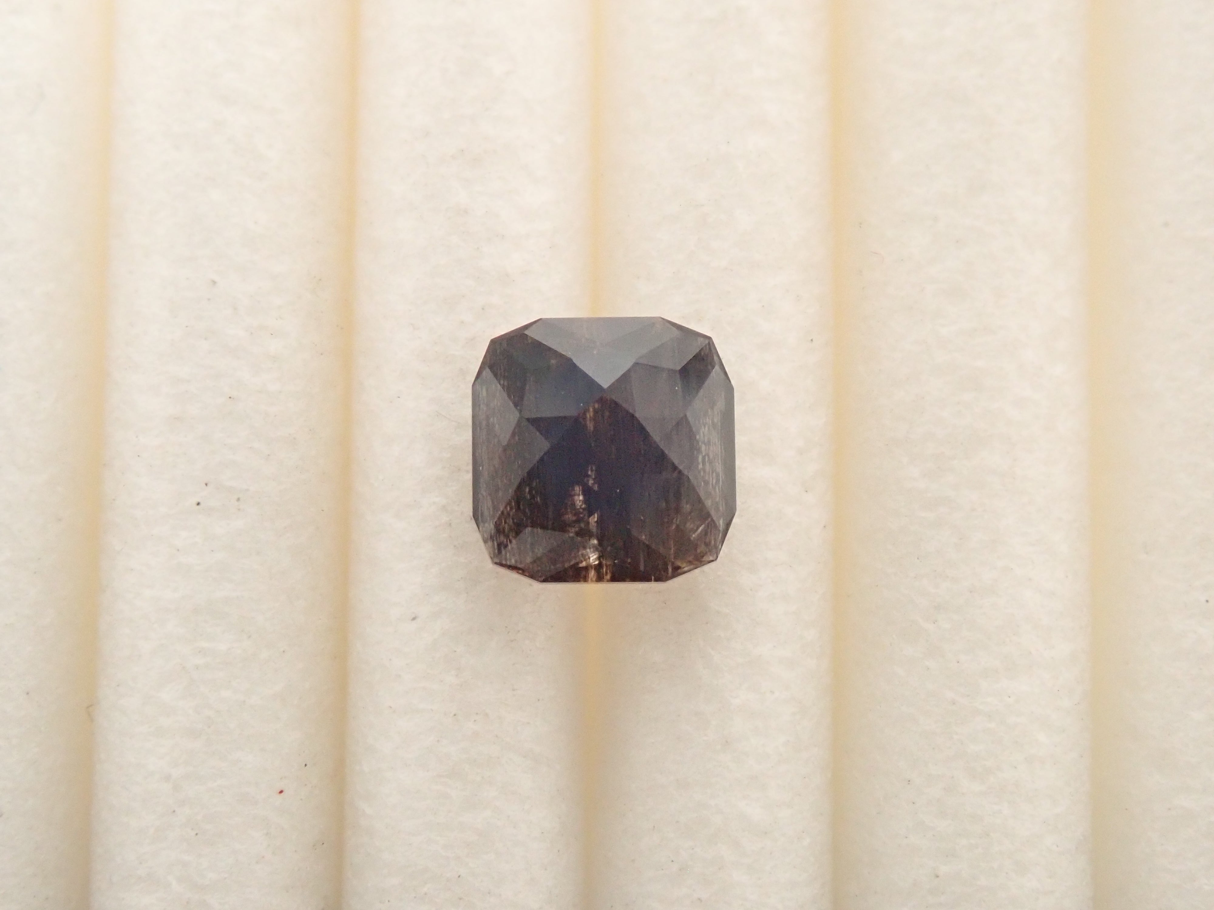 【12561280掲載】ブラジル産レインボースキャポライト 0.393ctルース