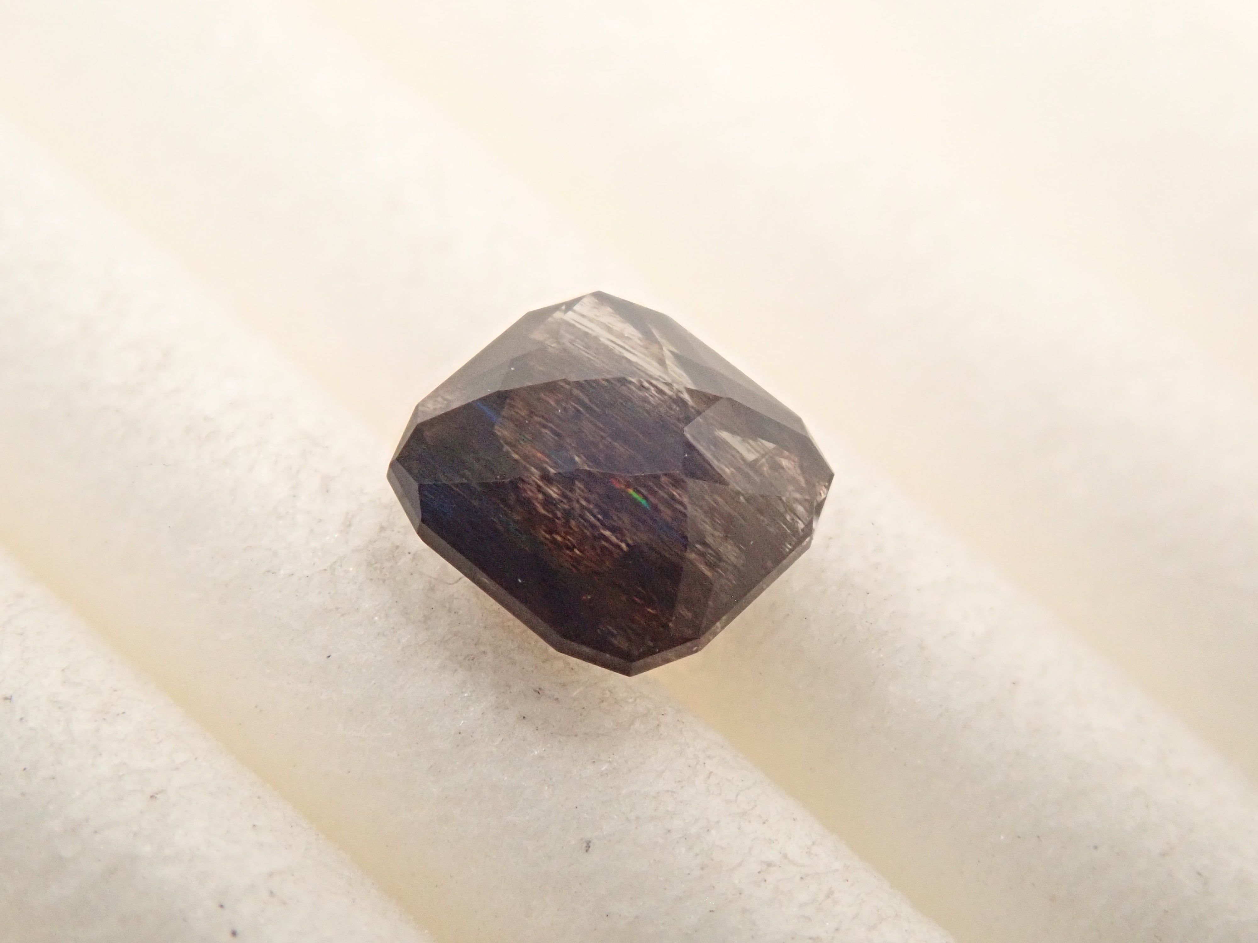 【12561280掲載】ブラジル産レインボースキャポライト 0.393ctルース