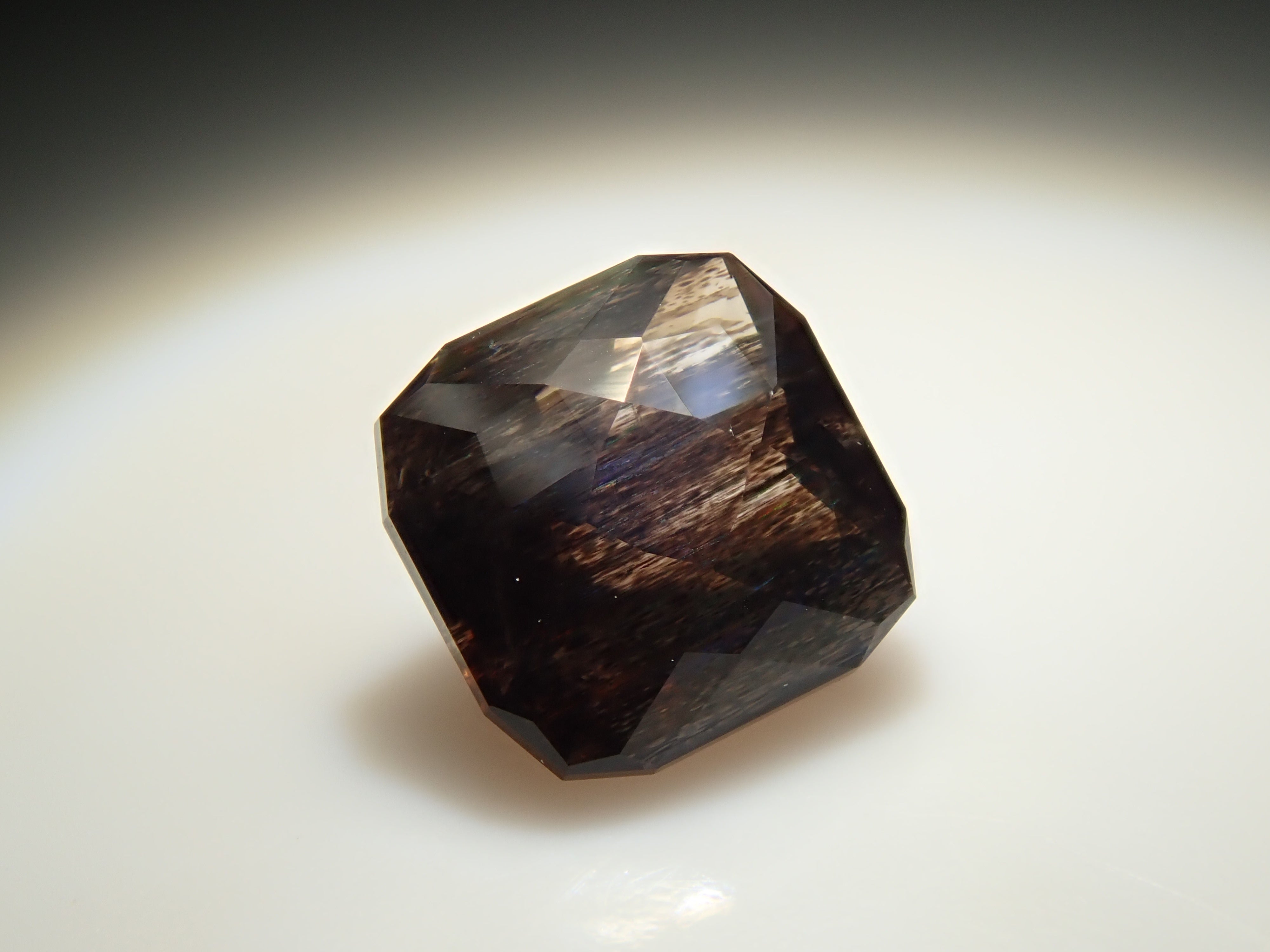 【12561280掲載】ブラジル産レインボースキャポライト 0.393ctルース