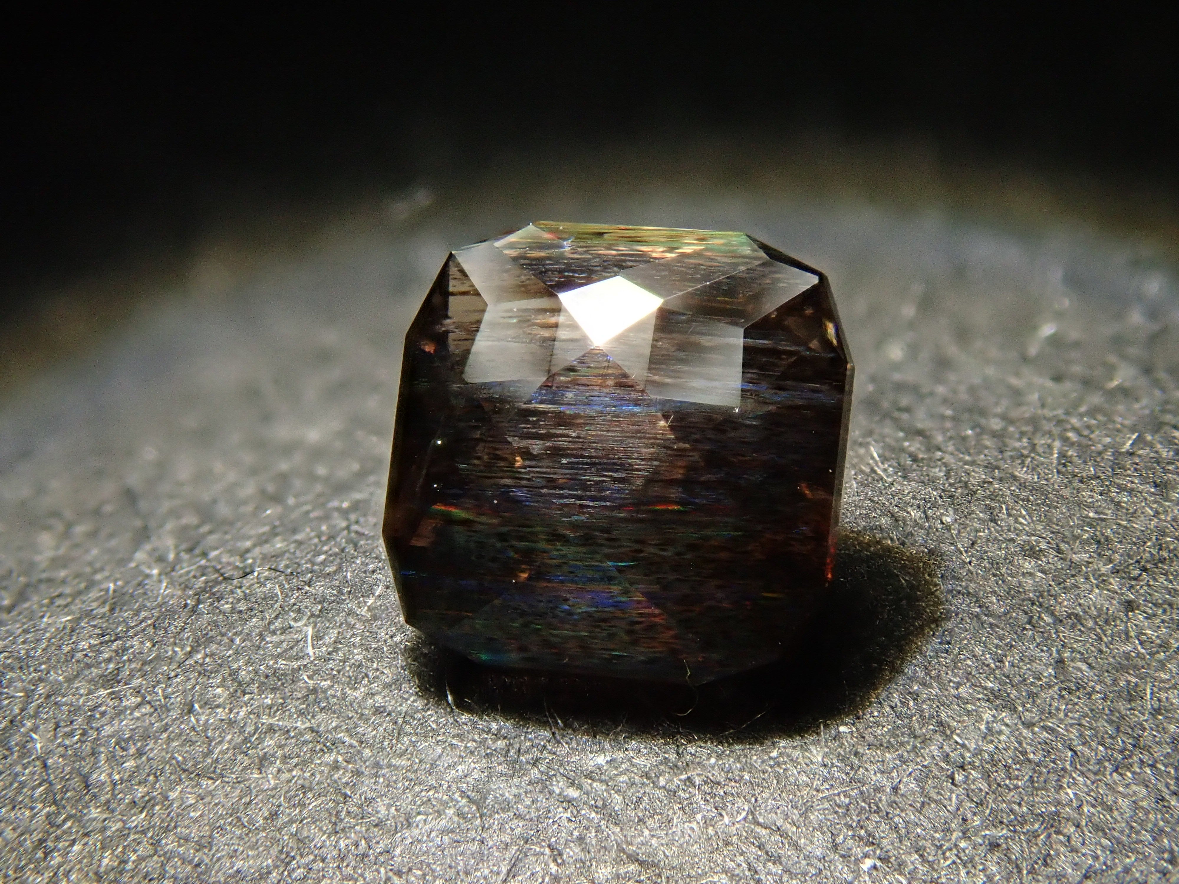 【12561280掲載】ブラジル産レインボースキャポライト 0.393ctルース