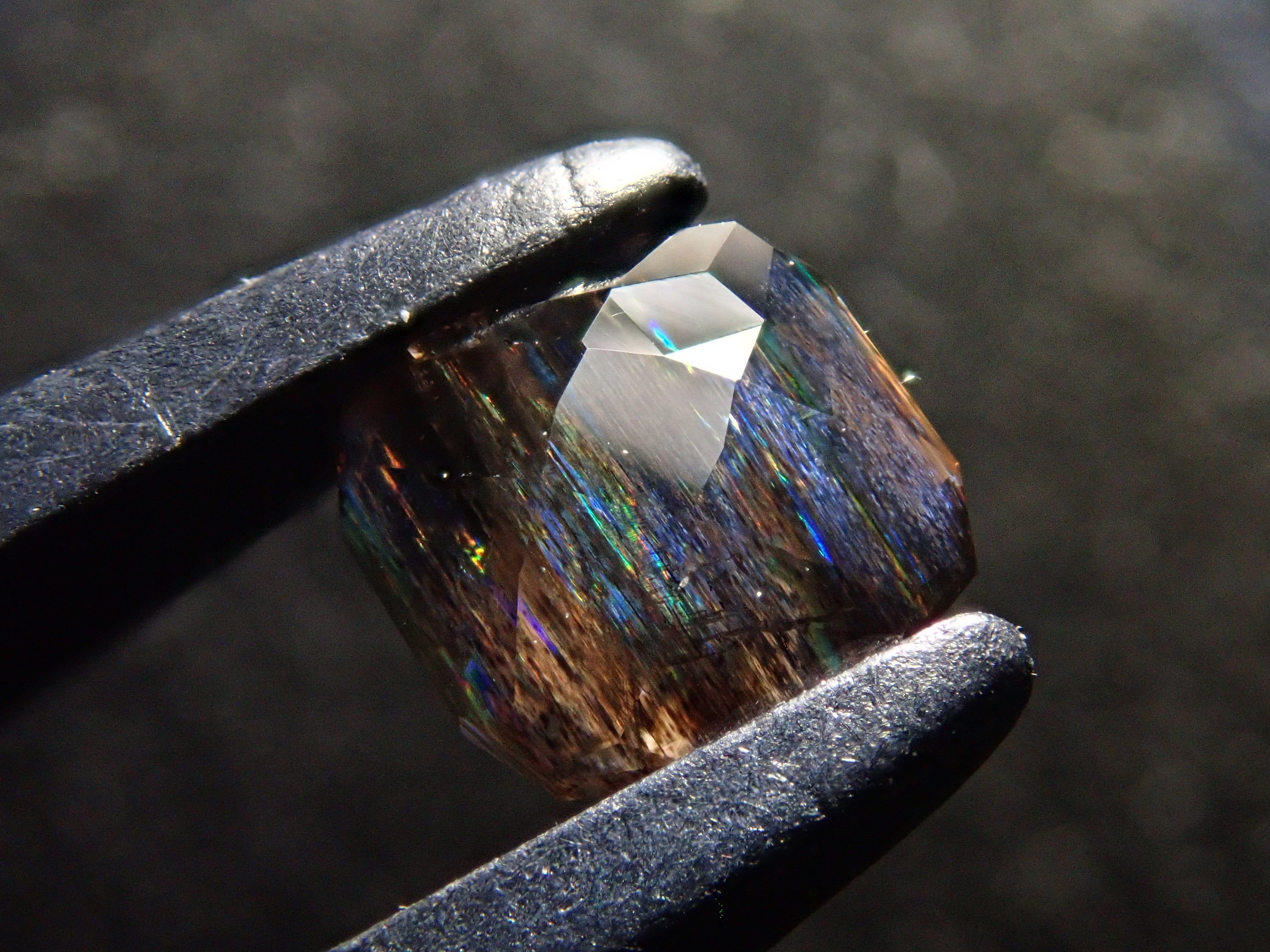 【12561280掲載】ブラジル産レインボースキャポライト 0.393ctルース