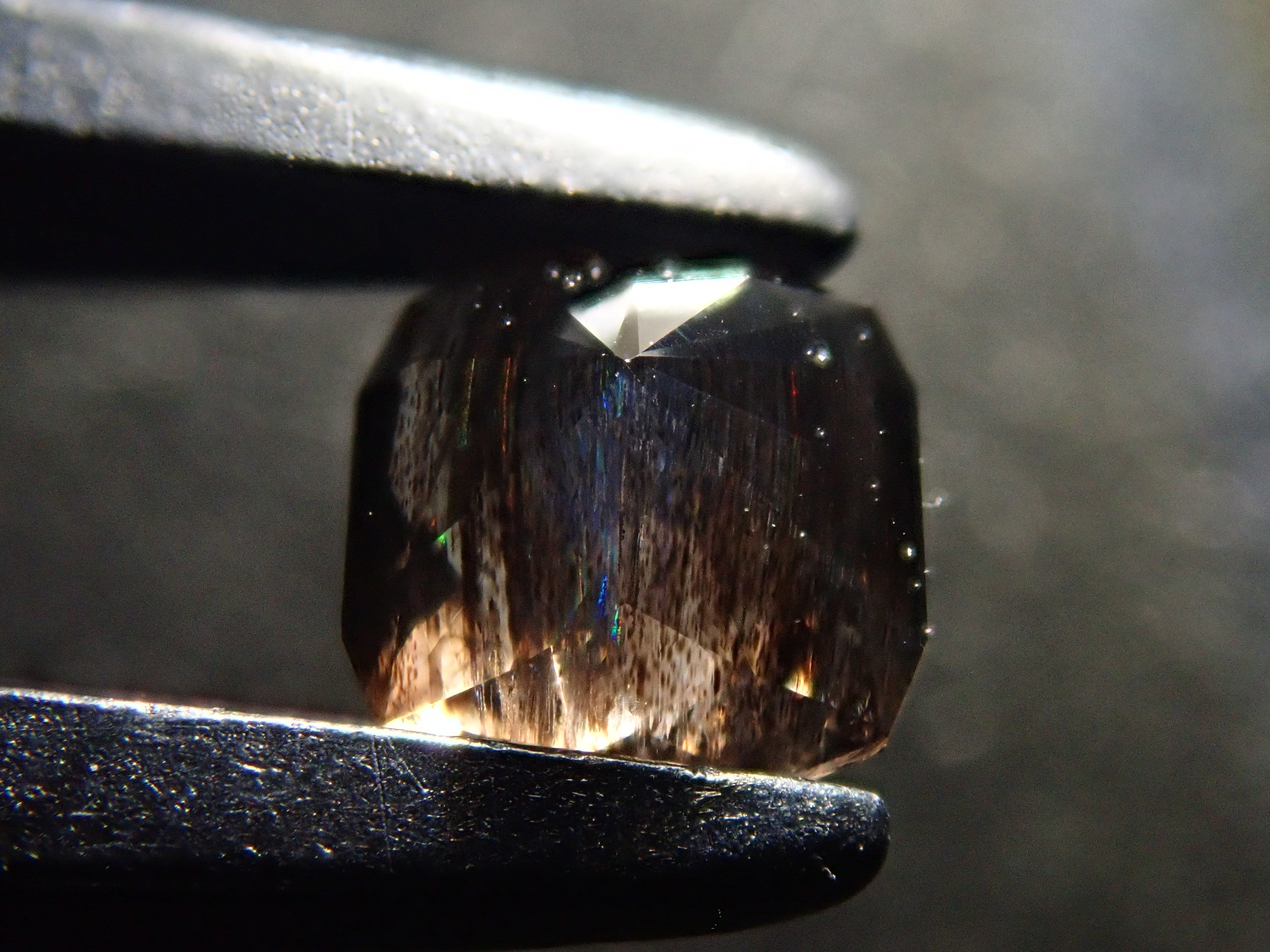 【12561280掲載】ブラジル産レインボースキャポライト 0.393ctルース