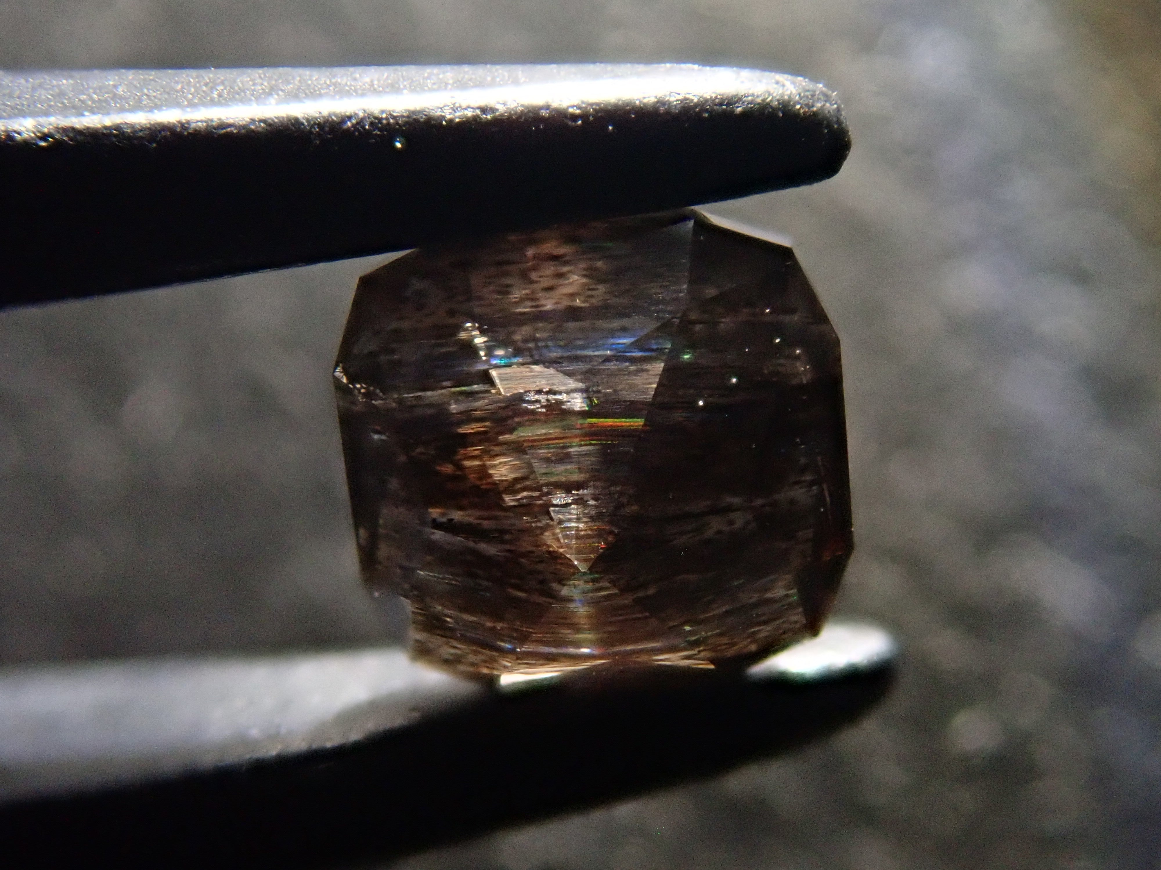 【12561280掲載】ブラジル産レインボースキャポライト 0.393ctルース