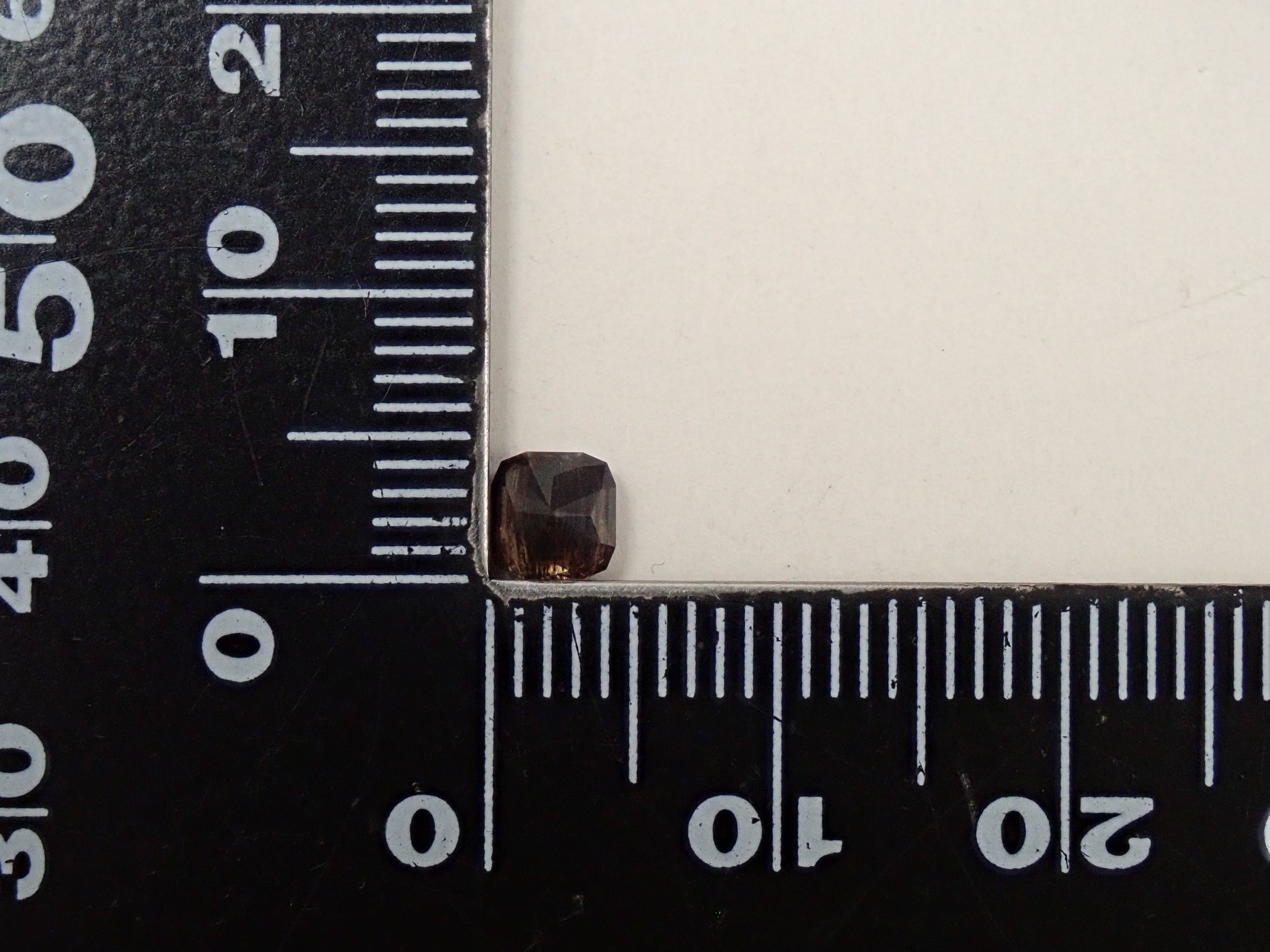 【12561280掲載】ブラジル産レインボースキャポライト 0.393ctルース