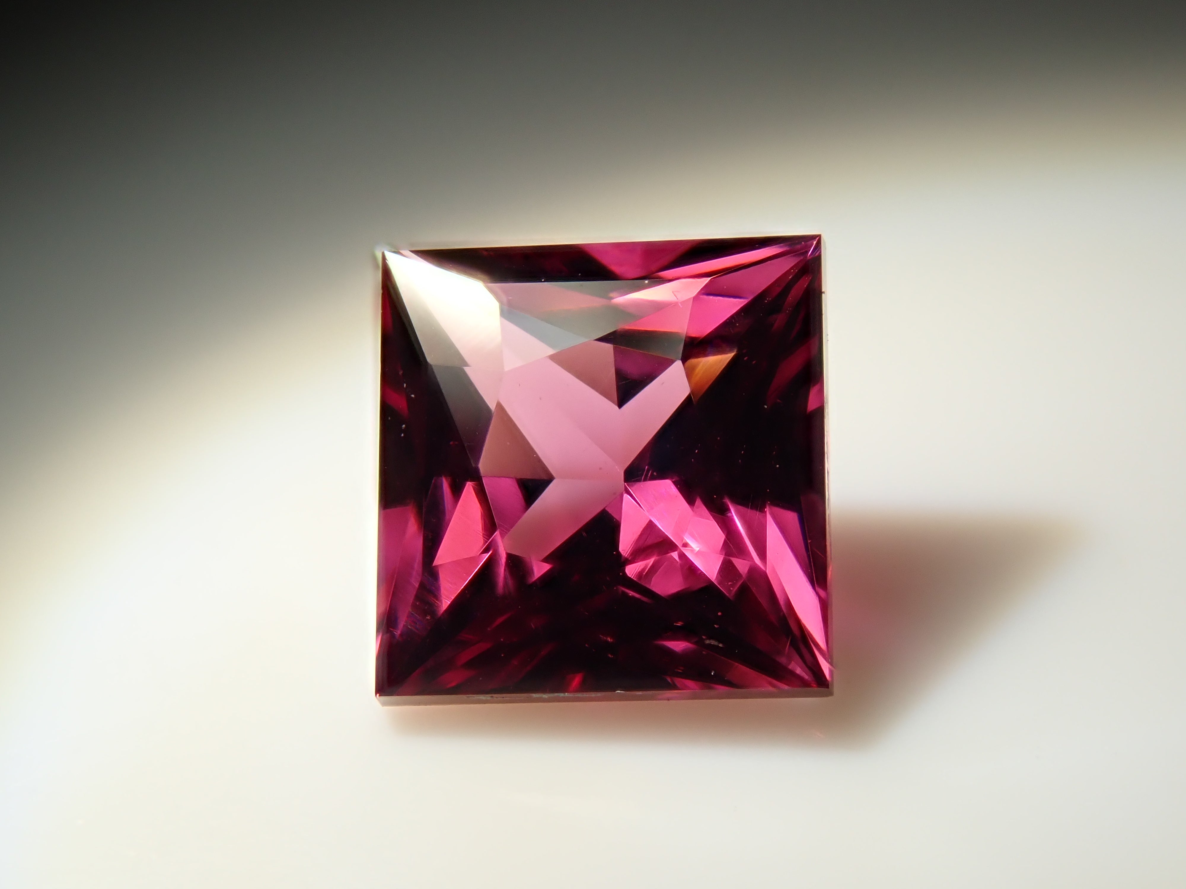 【12556697掲載】ロードライトガーネット 0.609ctルース