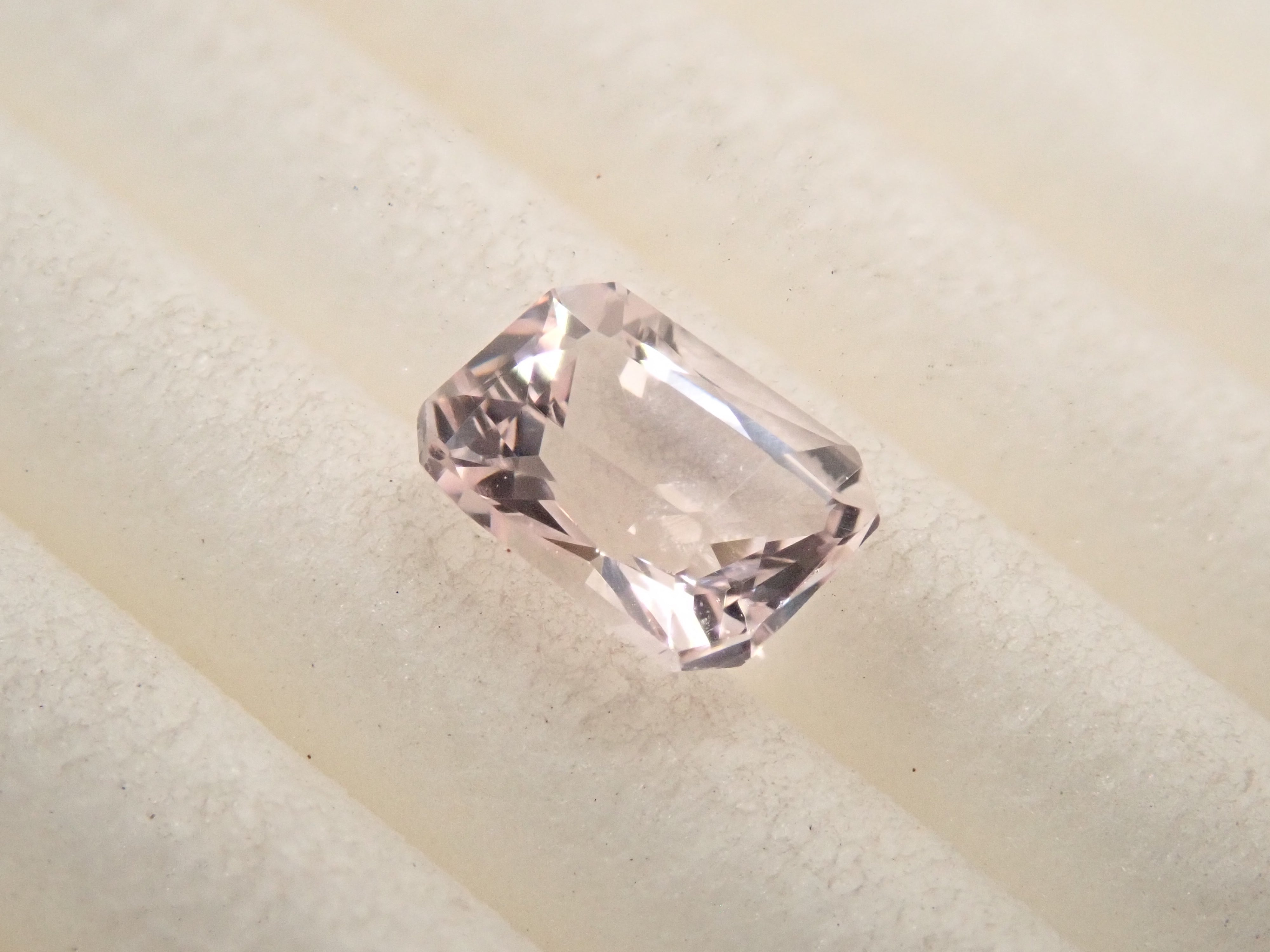 【12558413掲載】モルガナイト 0.460ctルース