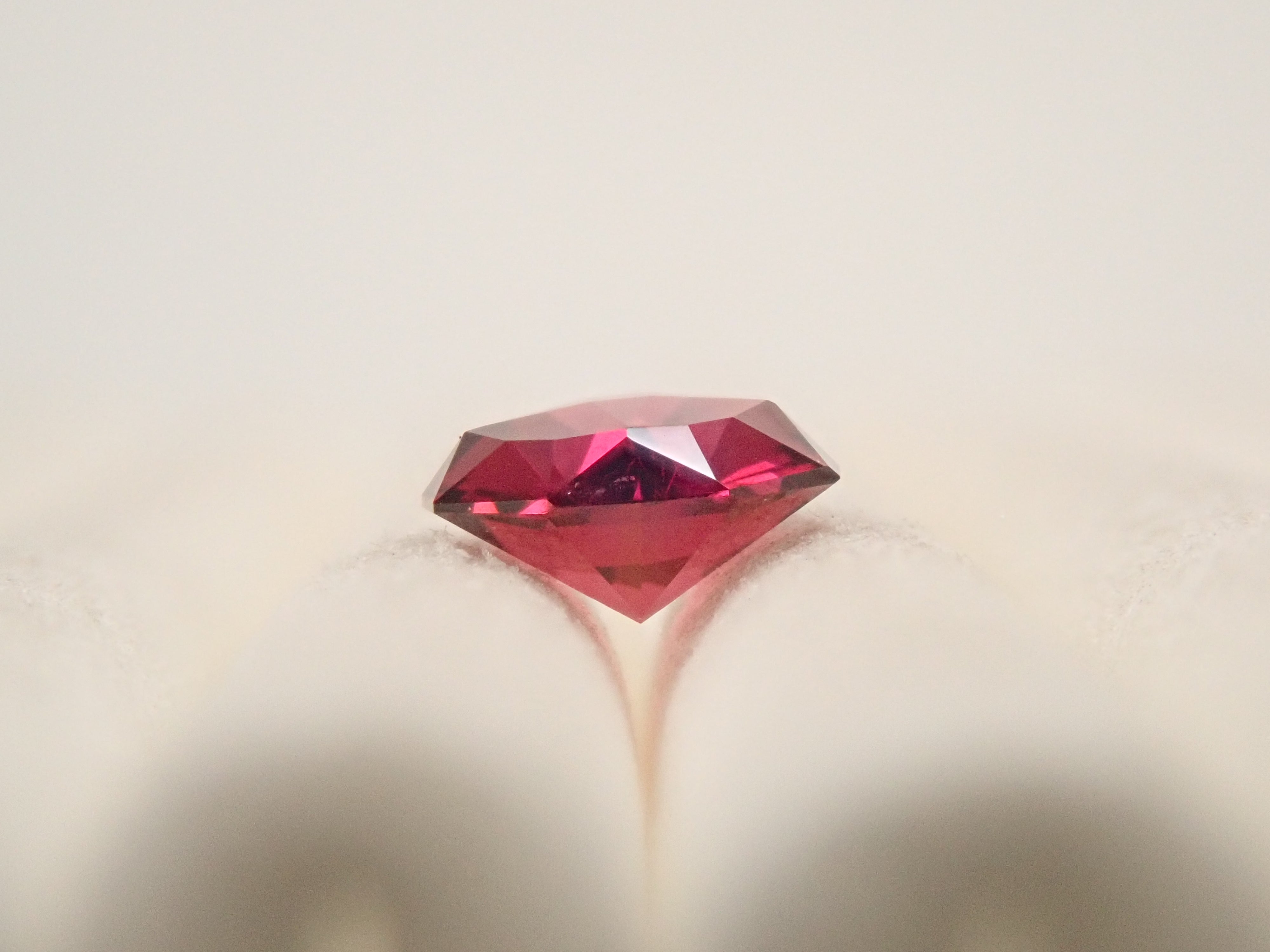 タンザニア産ロードライトガーネット 0.410ctルース