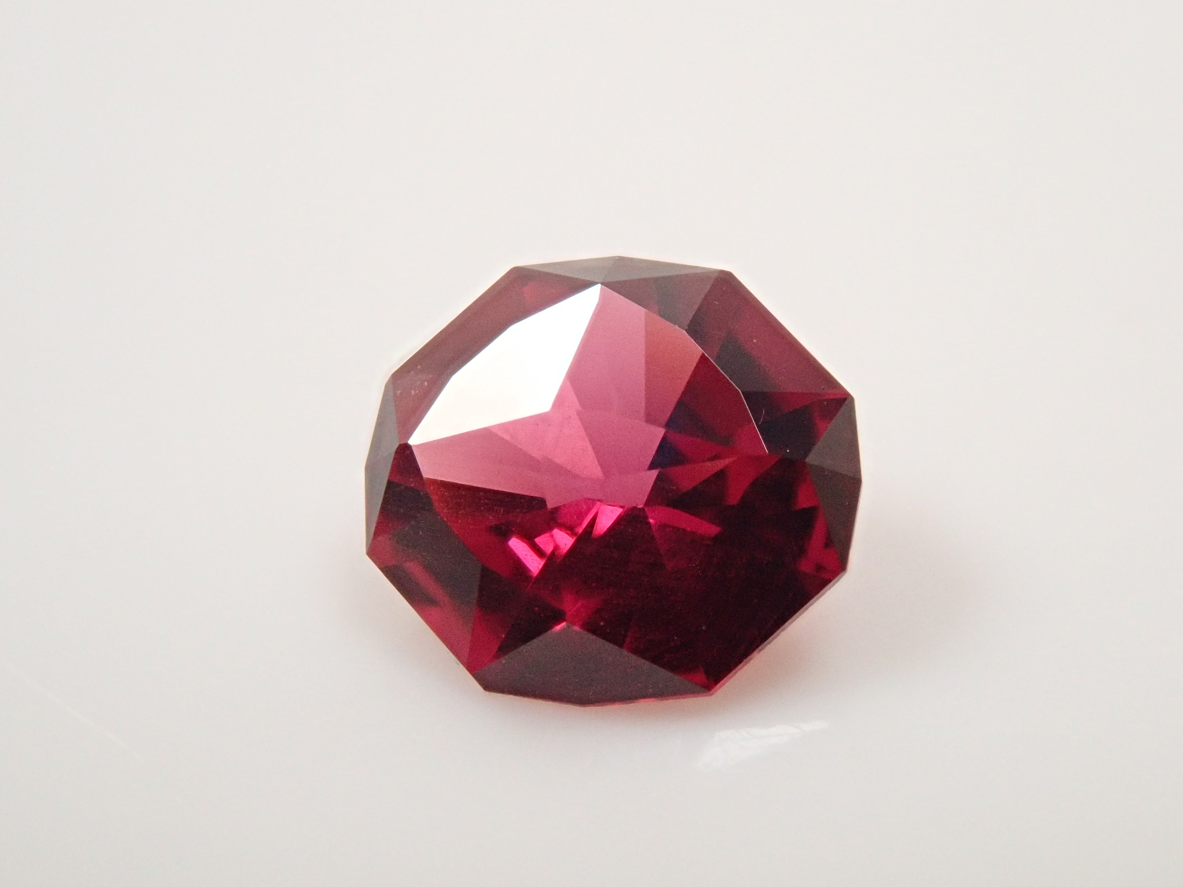 タンザニア産ロードライトガーネット 0.410ctルース