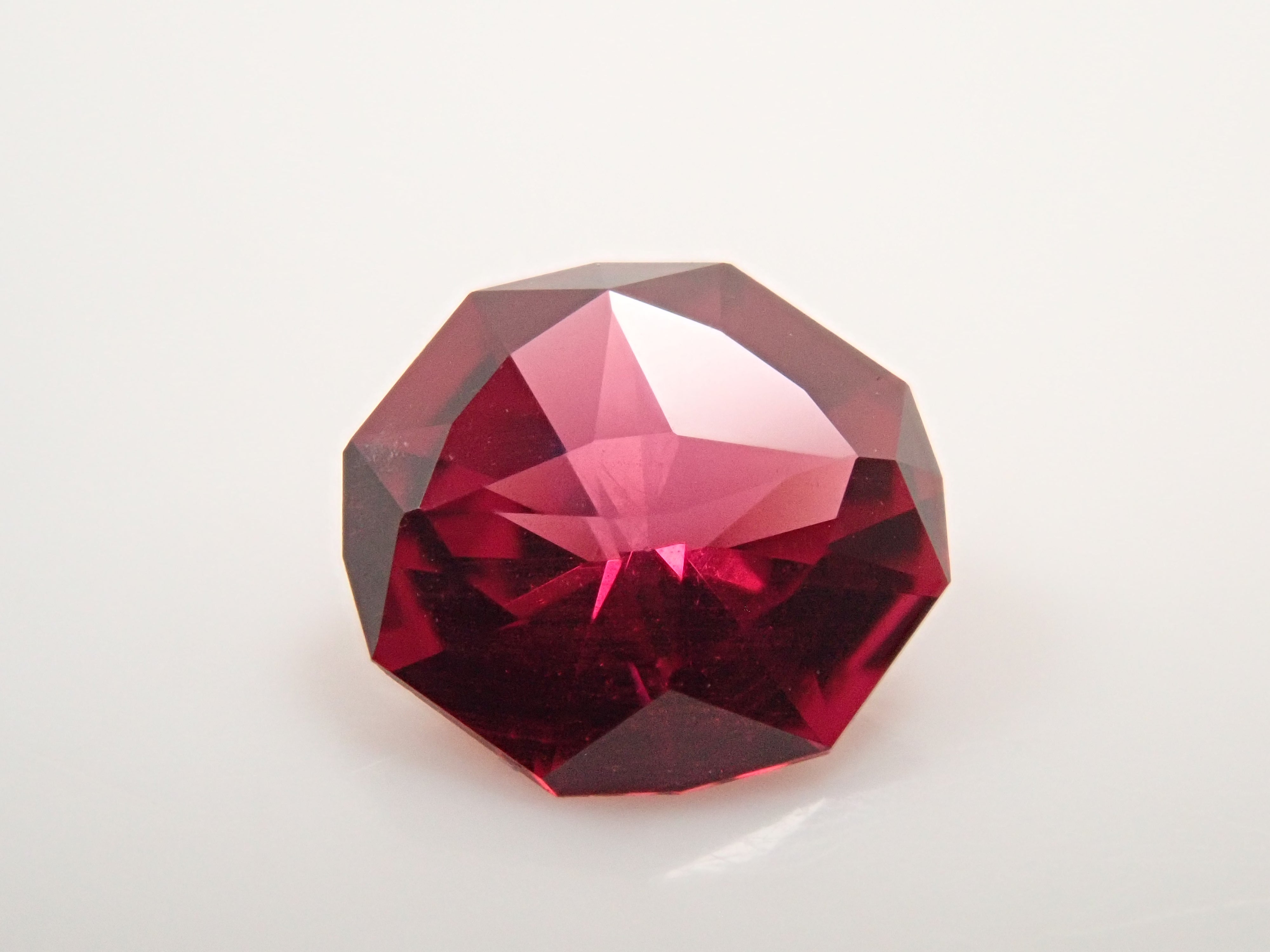 タンザニア産ロードライトガーネット 0.410ctルース