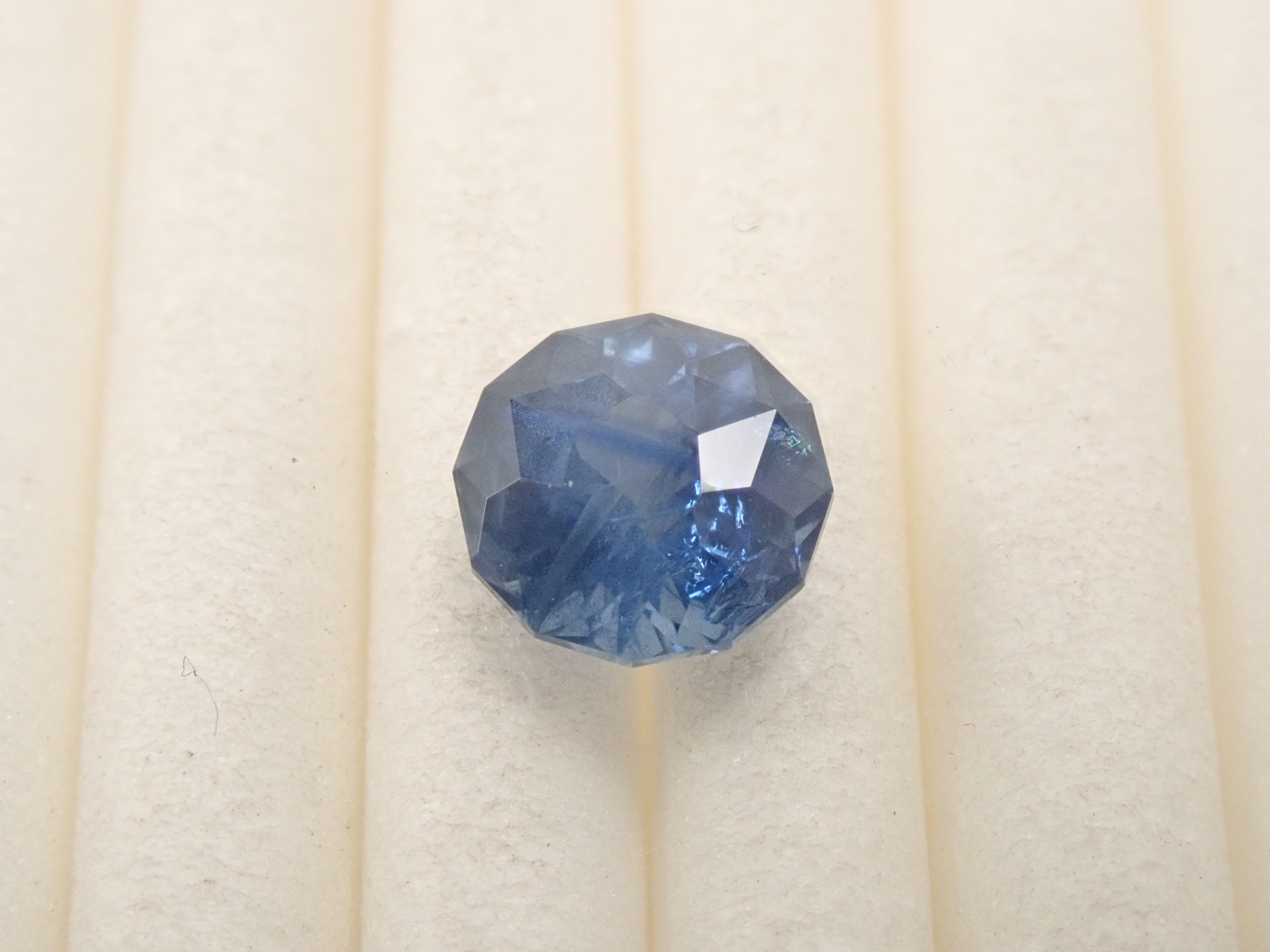 スリランカ産ブルーサファイア 0.826ctルース