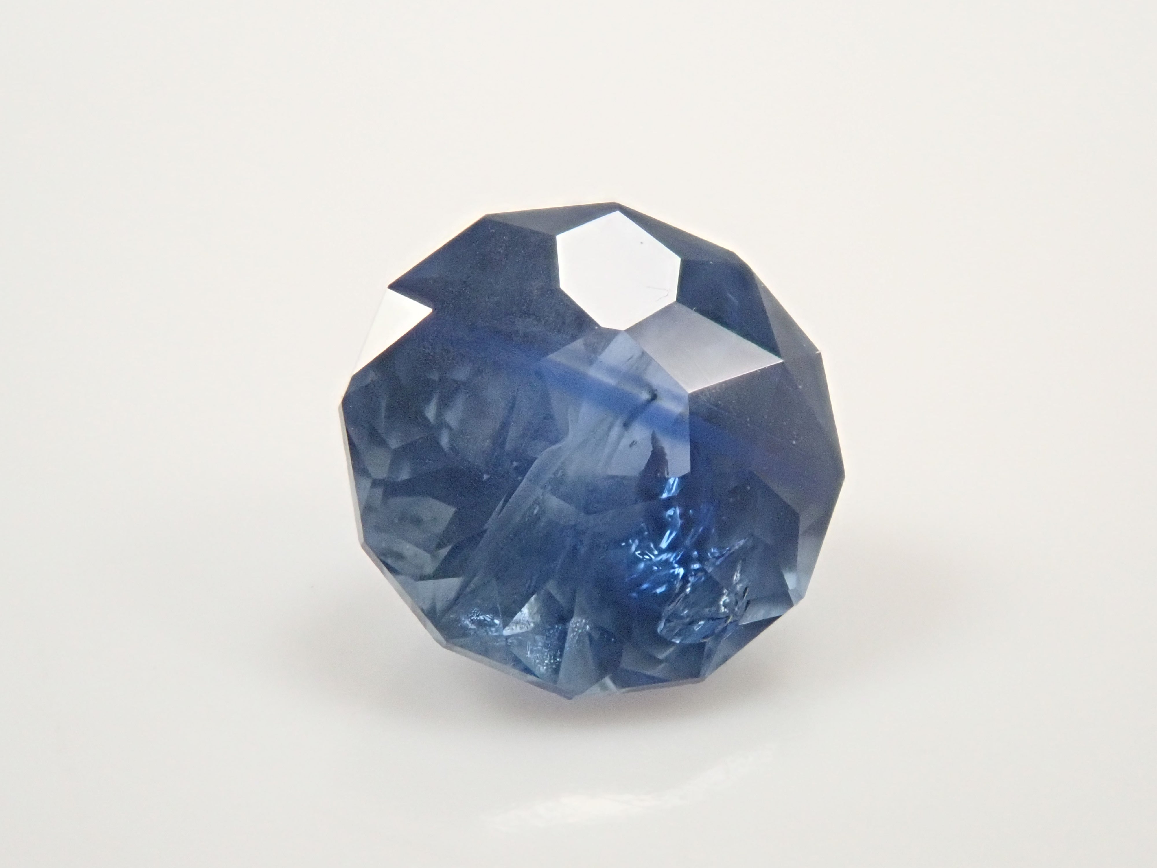 スリランカ産ブルーサファイア 0.826ctルース