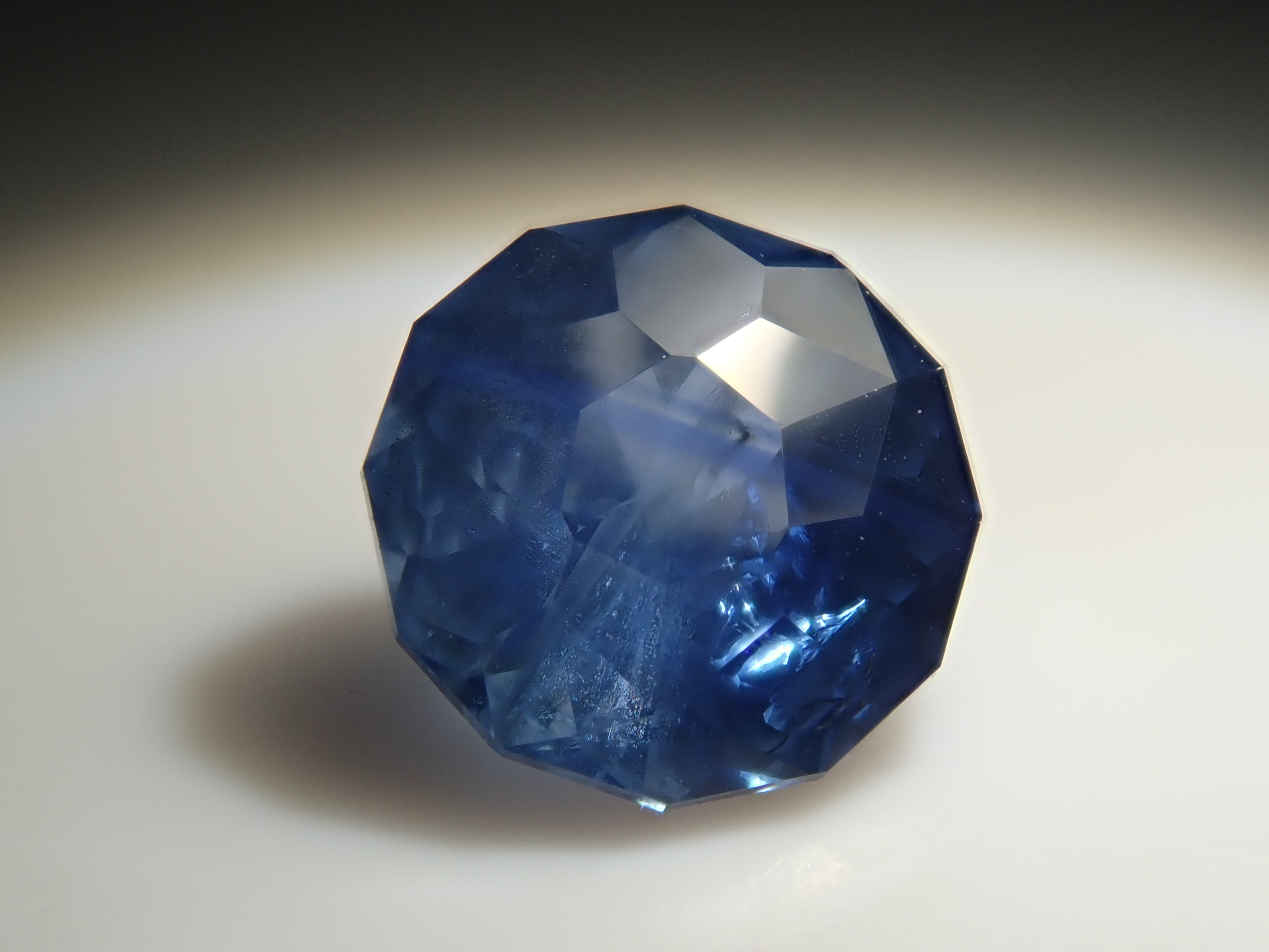 スリランカ産ブルーサファイア 0.826ctルース