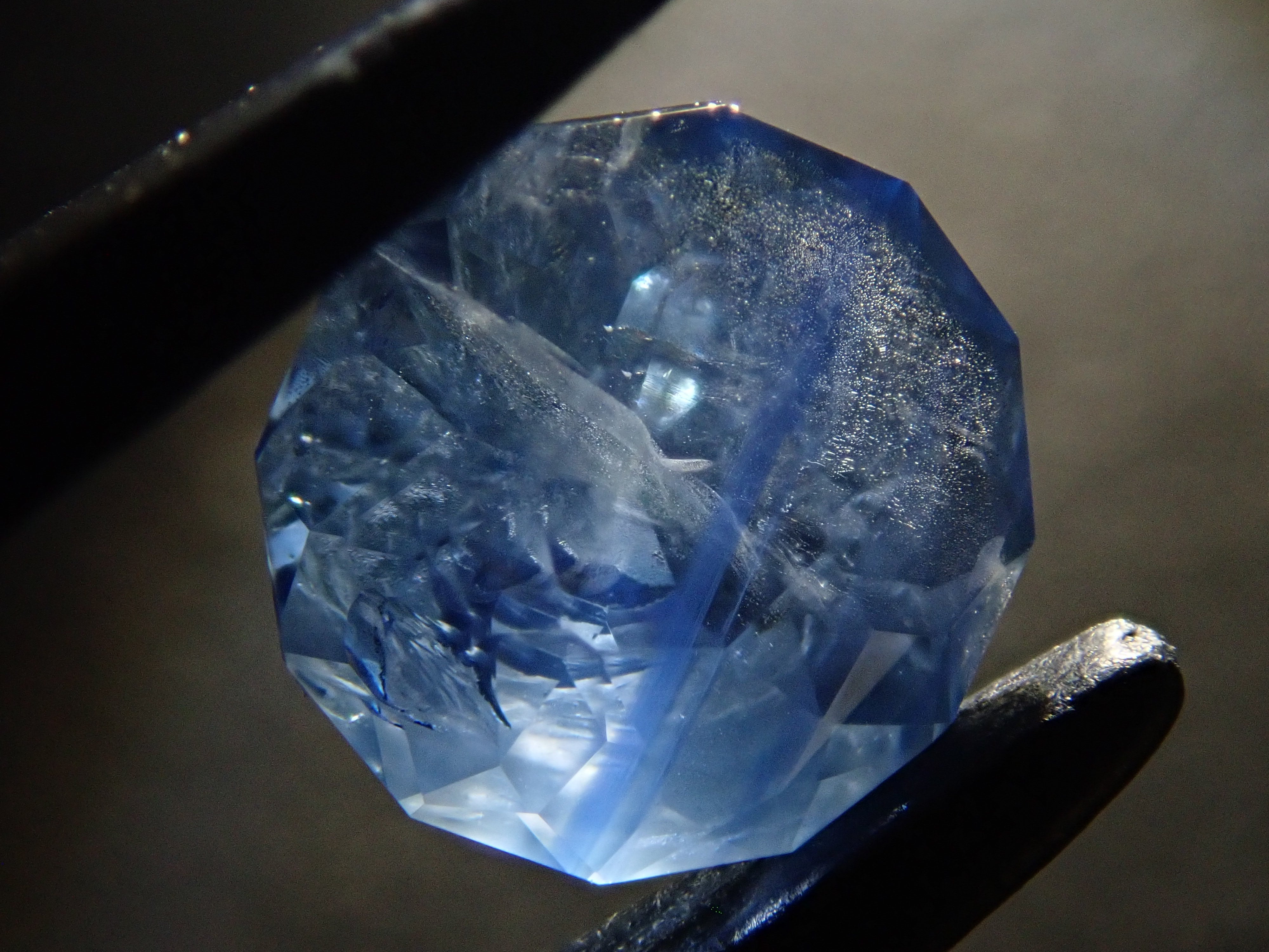 スリランカ産ブルーサファイア 0.826ctルース