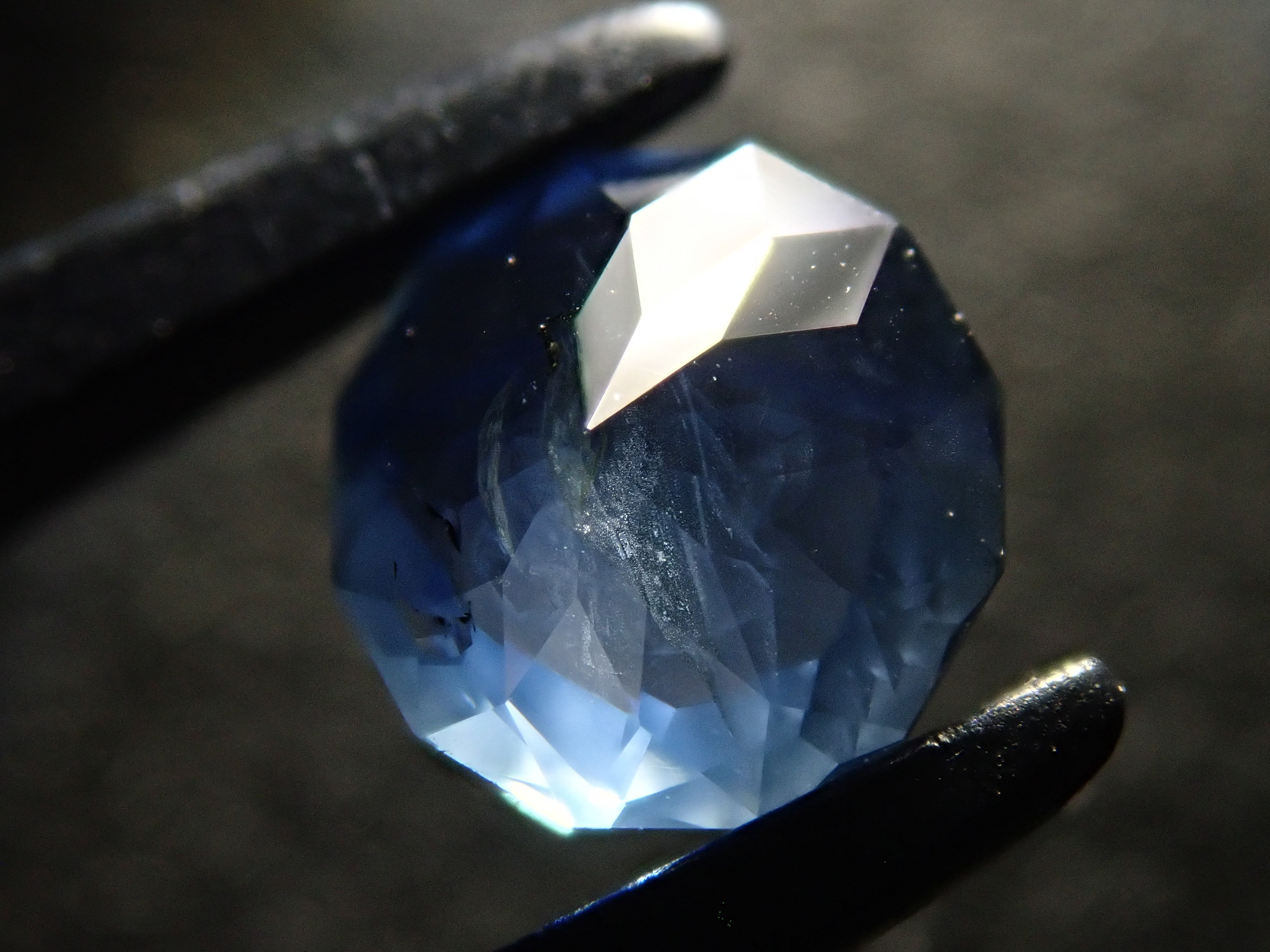 スリランカ産ブルーサファイア 0.826ctルース