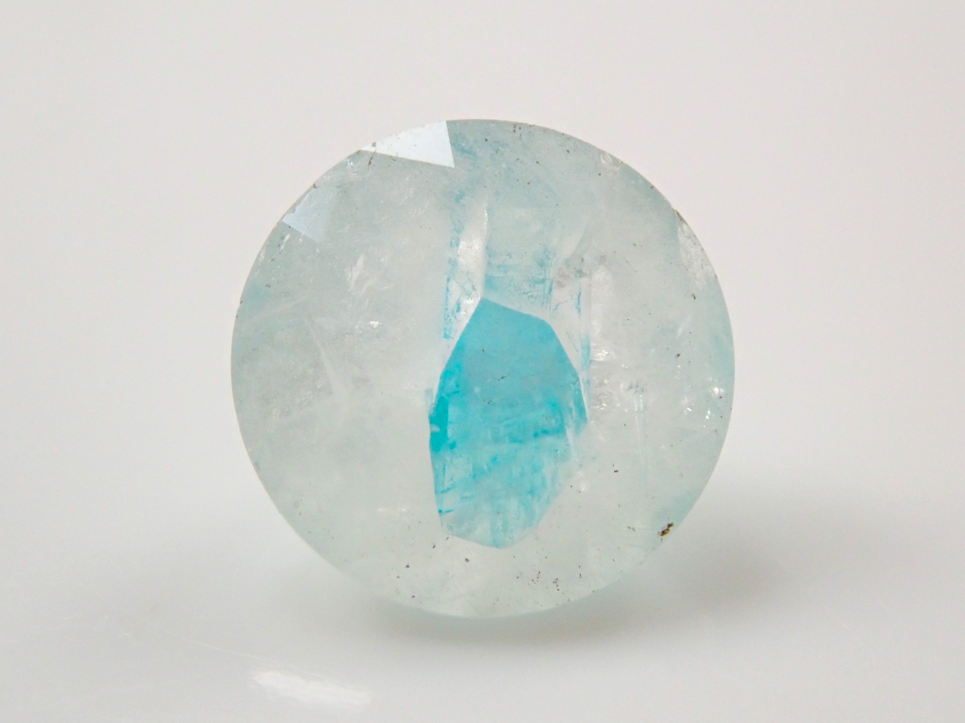 ブラジル産パライバトルマリンインクォーツ 0.665ctルース