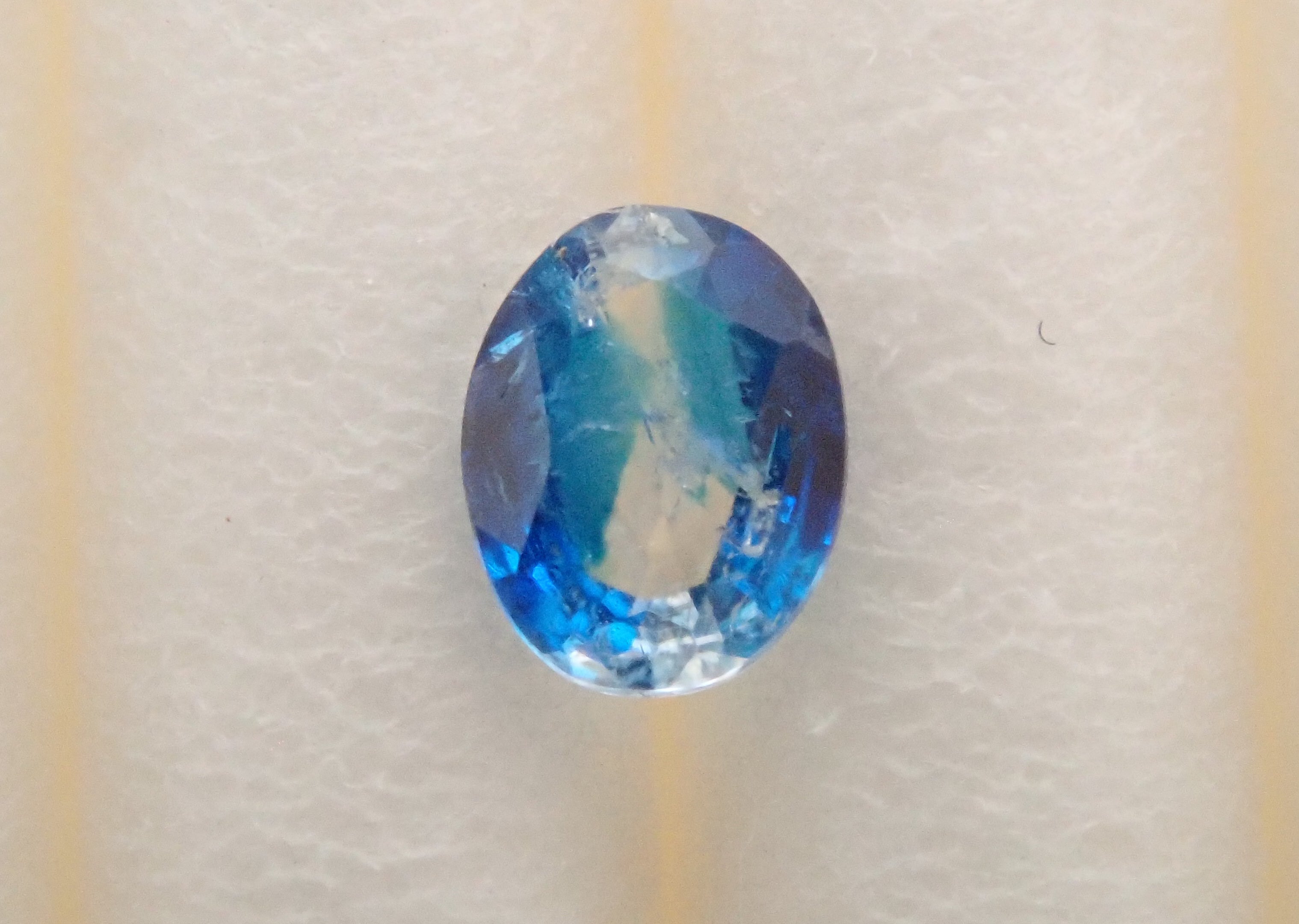 【4/12 22時販売】ジンバブエ産バイカラーユークレース 0.078ctルース