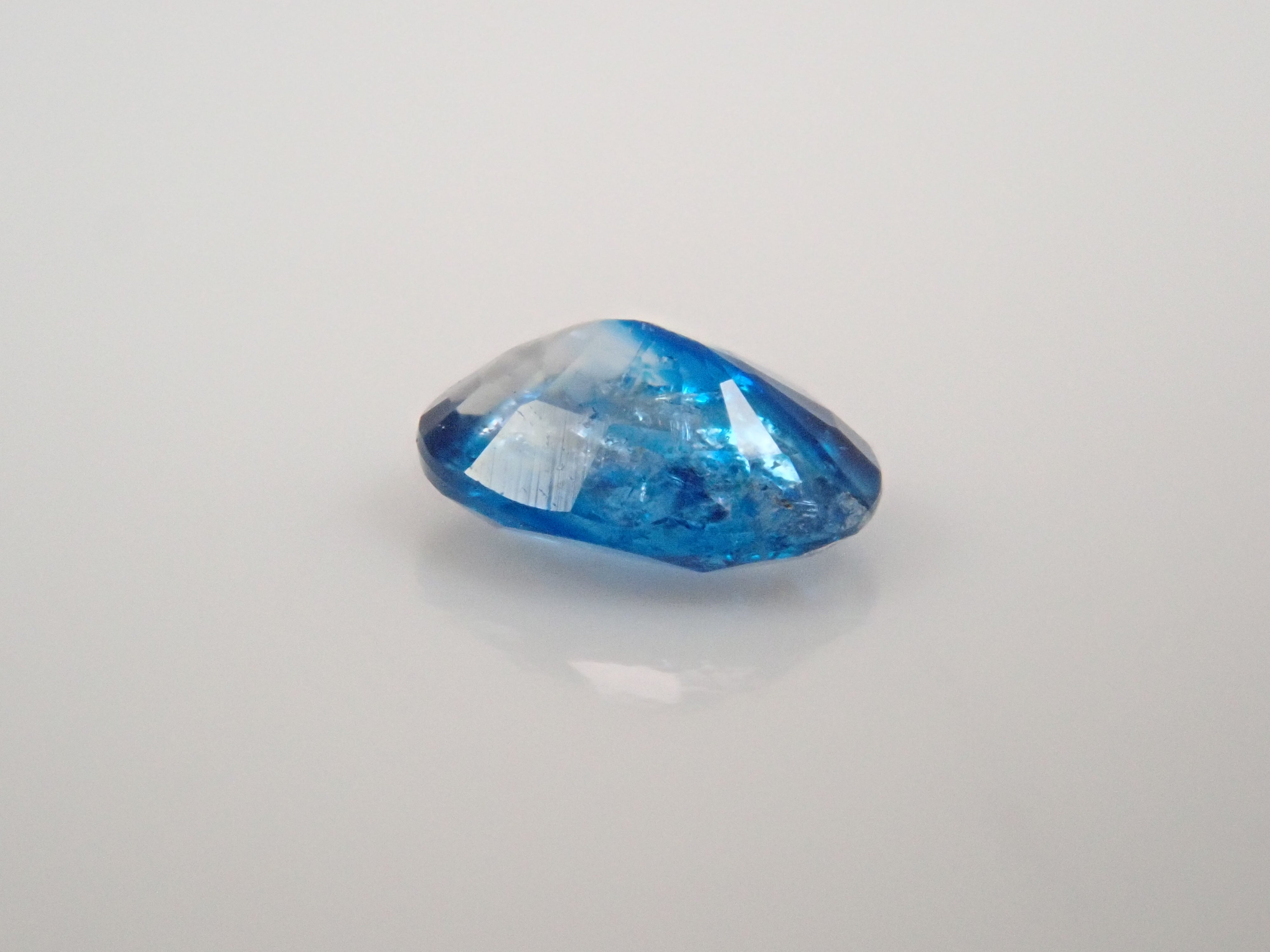 【12562666掲載】ジンバブエ産バイカラーユークレース 0.078ctルース