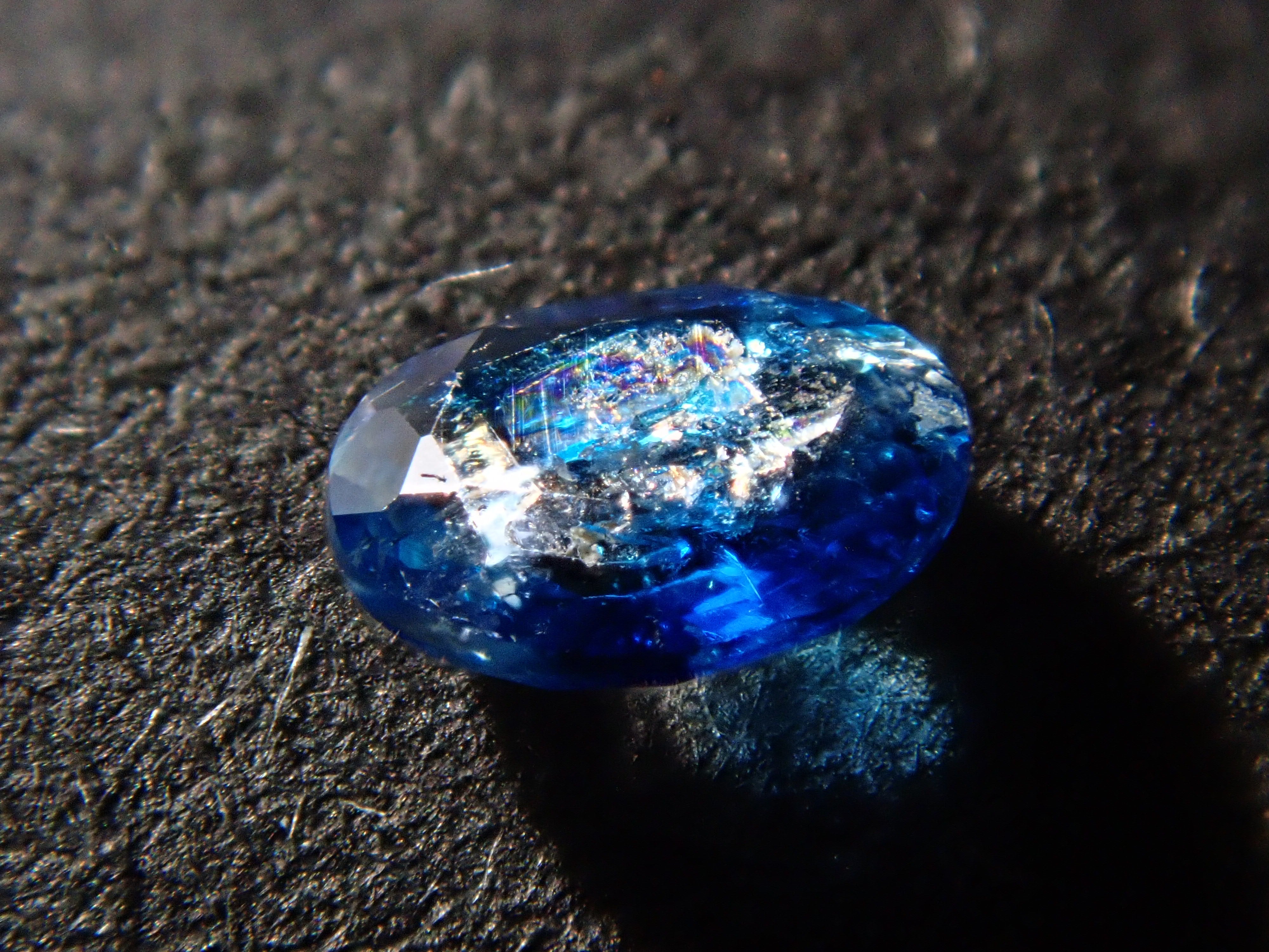 【12562666掲載】ジンバブエ産バイカラーユークレース 0.078ctルース