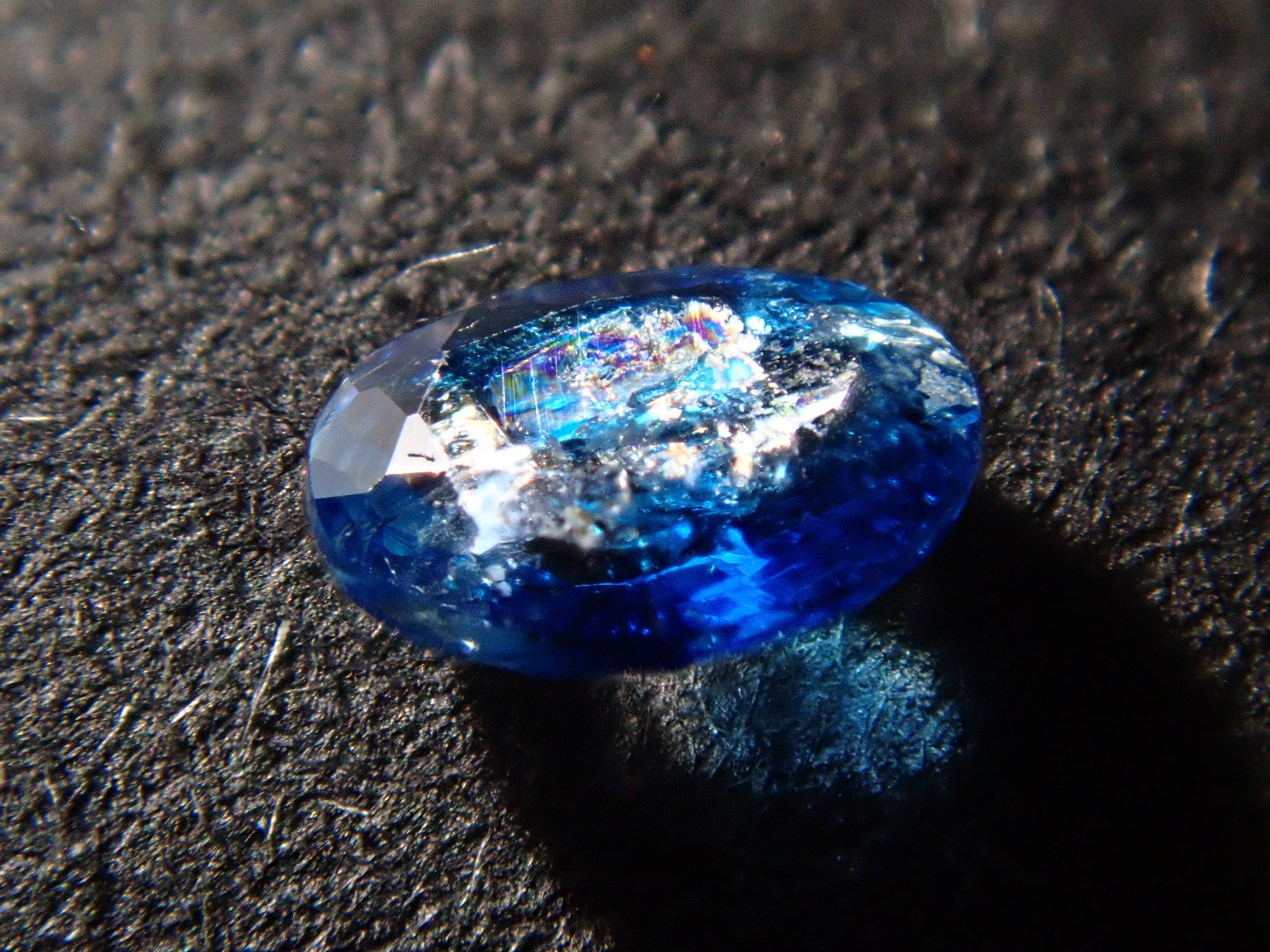 【12562666掲載】ジンバブエ産バイカラーユークレース 0.078ctルース