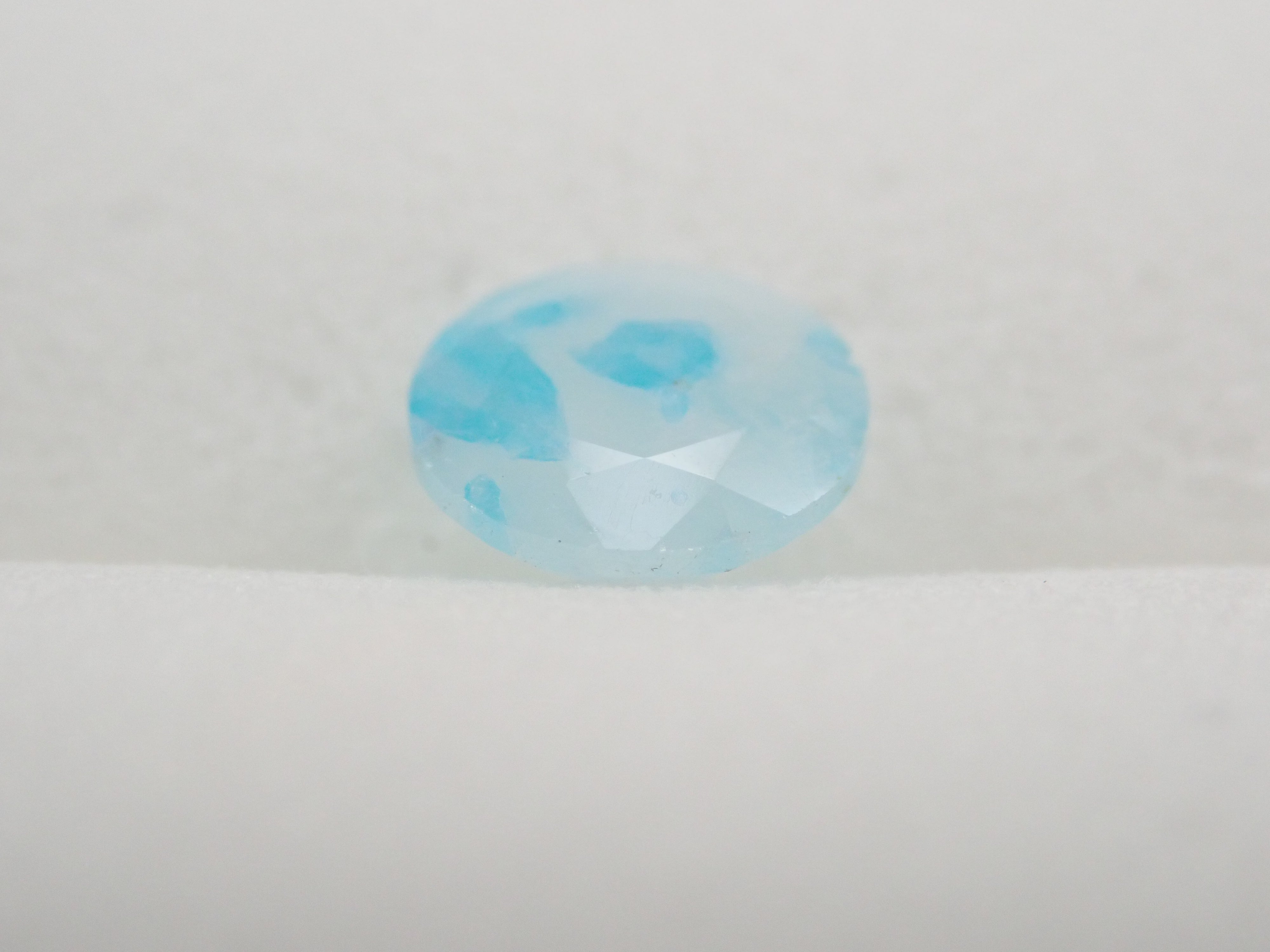 ブラジル産パライバトルマリンインクォーツ 6mm/0.684ctルース