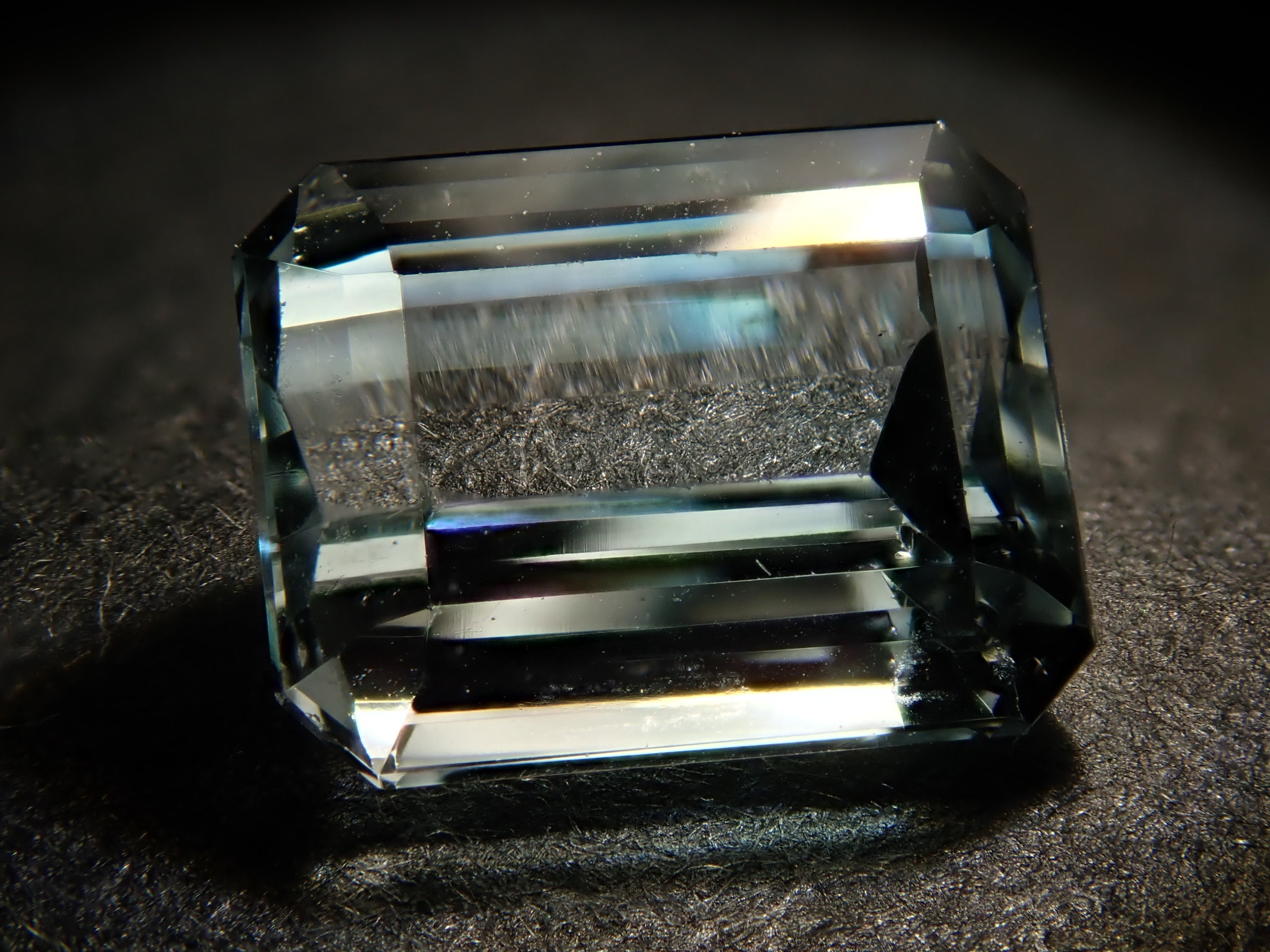 ブラジル産バイカラートパーズ 1.789ctルース