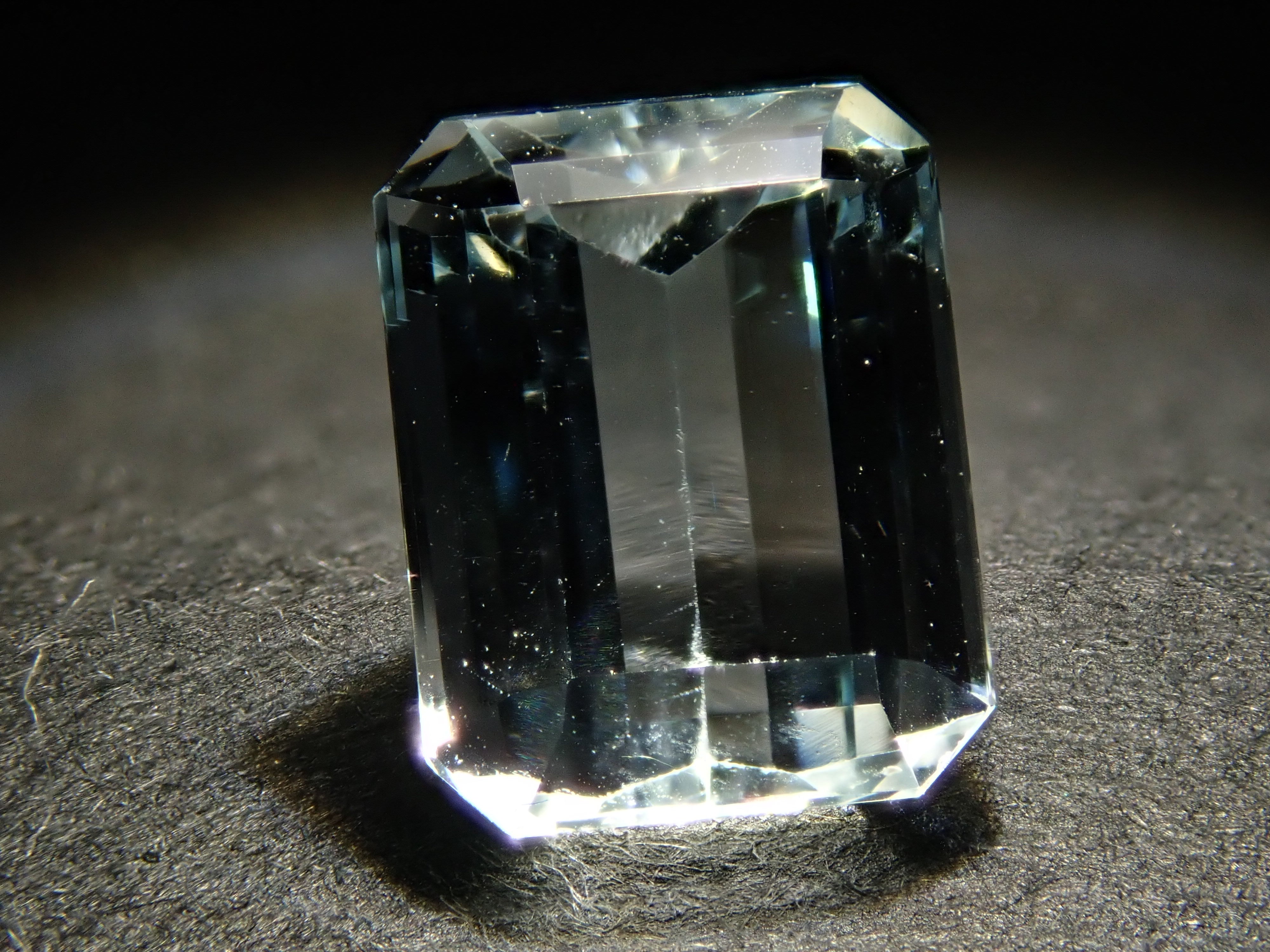 ブラジル産バイカラートパーズ 1.789ctルース