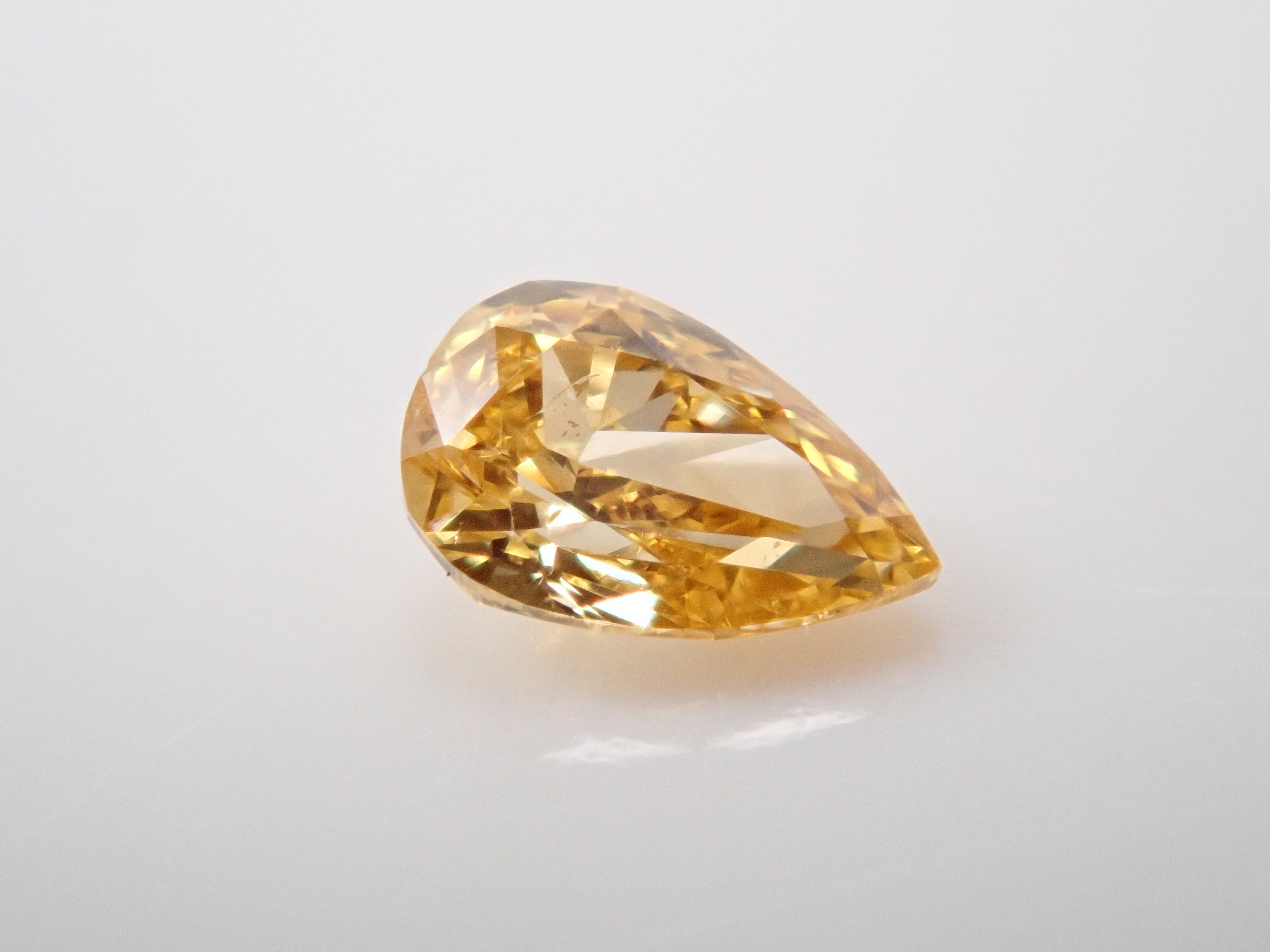 イエローダイヤモンド 0.071ctルース(FANCY INTENSE ORANGEY YELLOW, SI2)