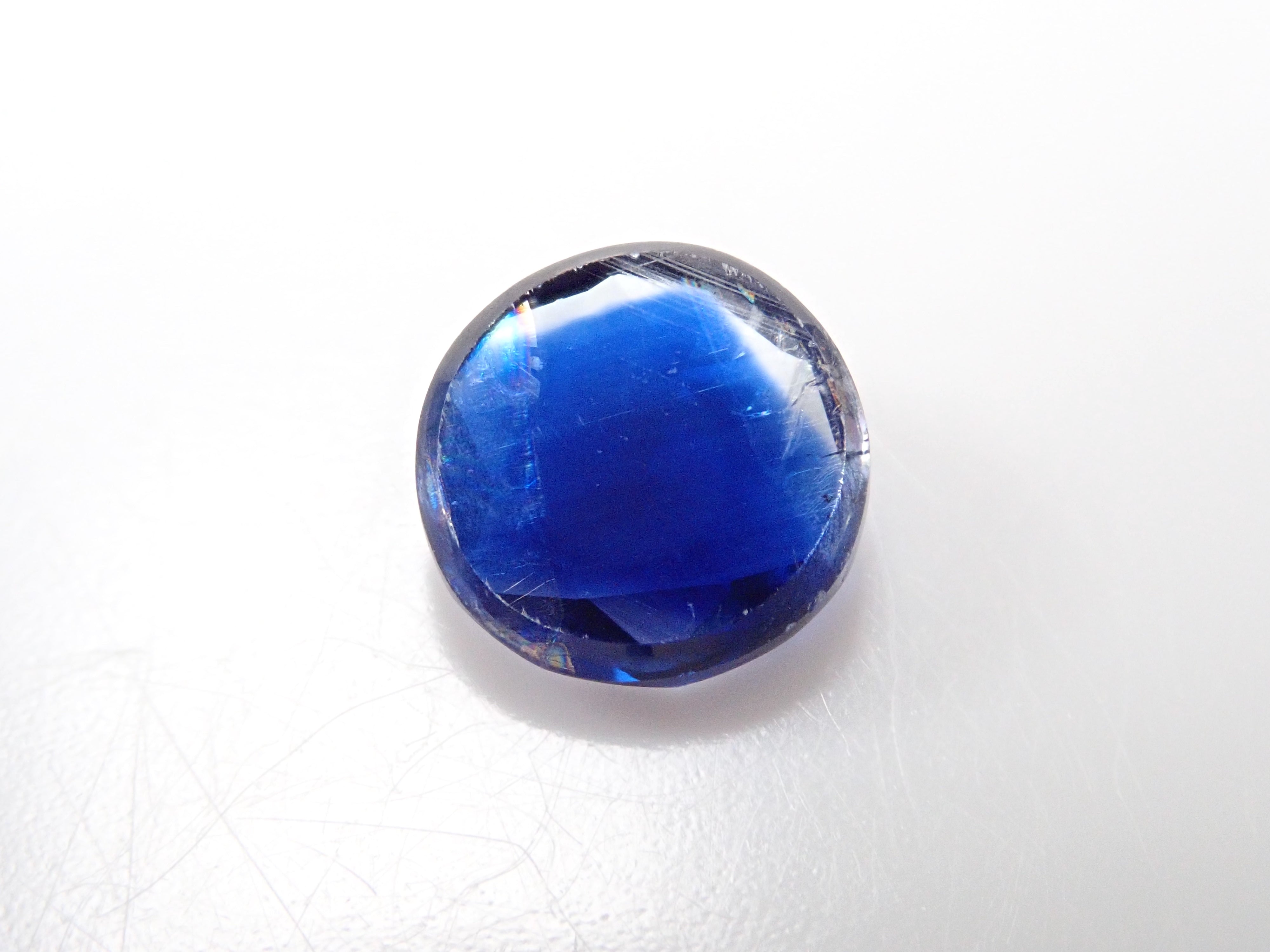 產自尼泊爾的雙色藍晶石 6.3 毫米/0.903 克拉裸石