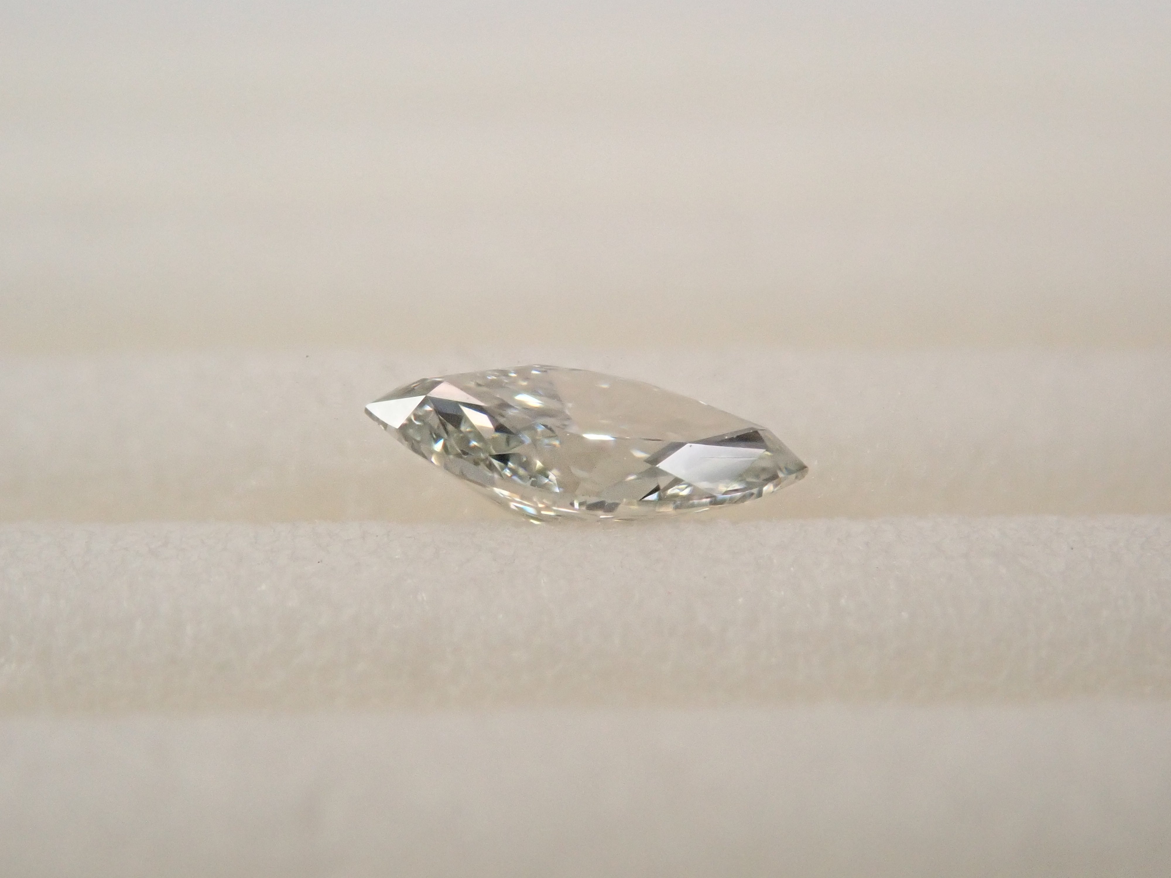 【32501874掲載】カメレオンダイヤモンド 0.153ctルース(LIGHT GRAY GREEN, SI-1)