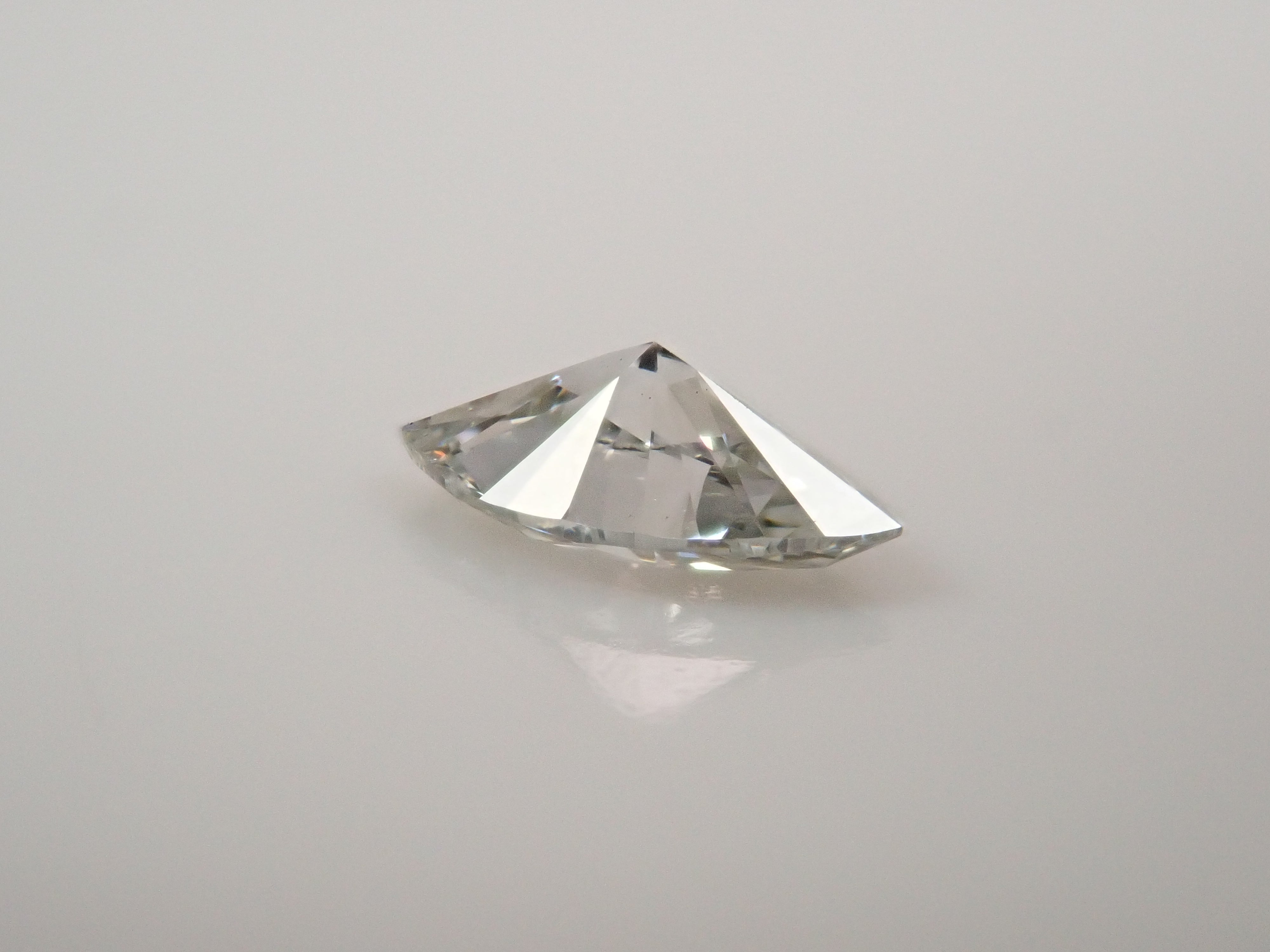 【32501874掲載】カメレオンダイヤモンド 0.153ctルース(LIGHT GRAY GREEN, SI-1)