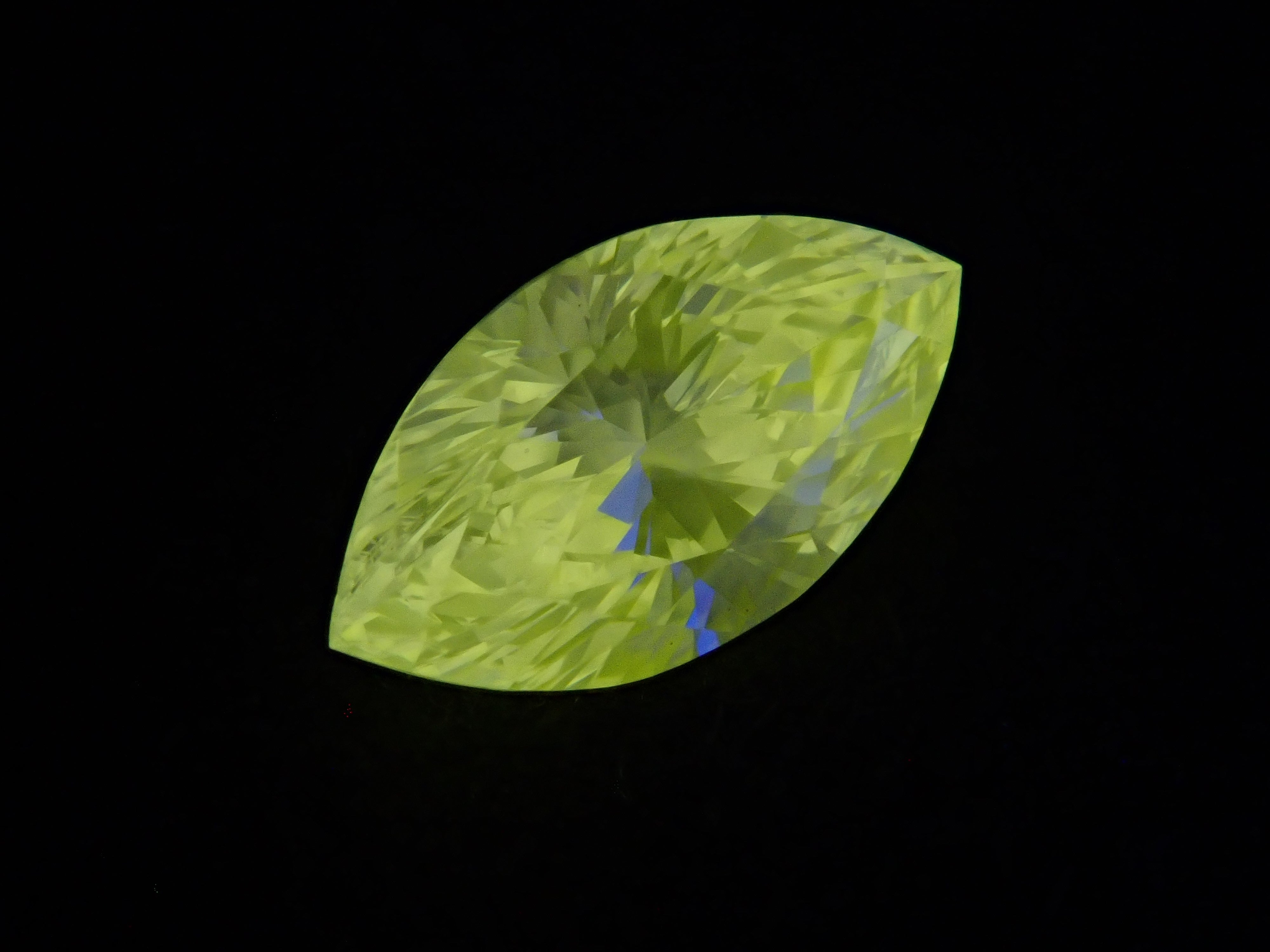 【32501874掲載】カメレオンダイヤモンド 0.153ctルース(LIGHT GRAY GREEN, SI-1)