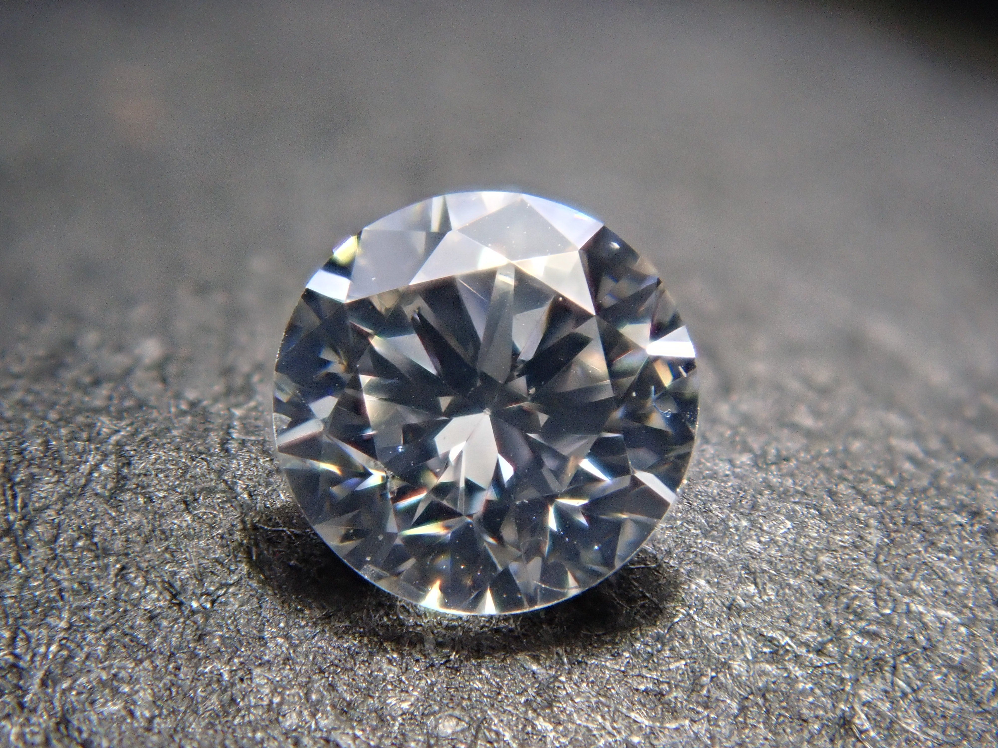 【32501878掲載】グレーダイヤモンド 0.109ctルース(VERY LIGHT GRAY, SI-1)