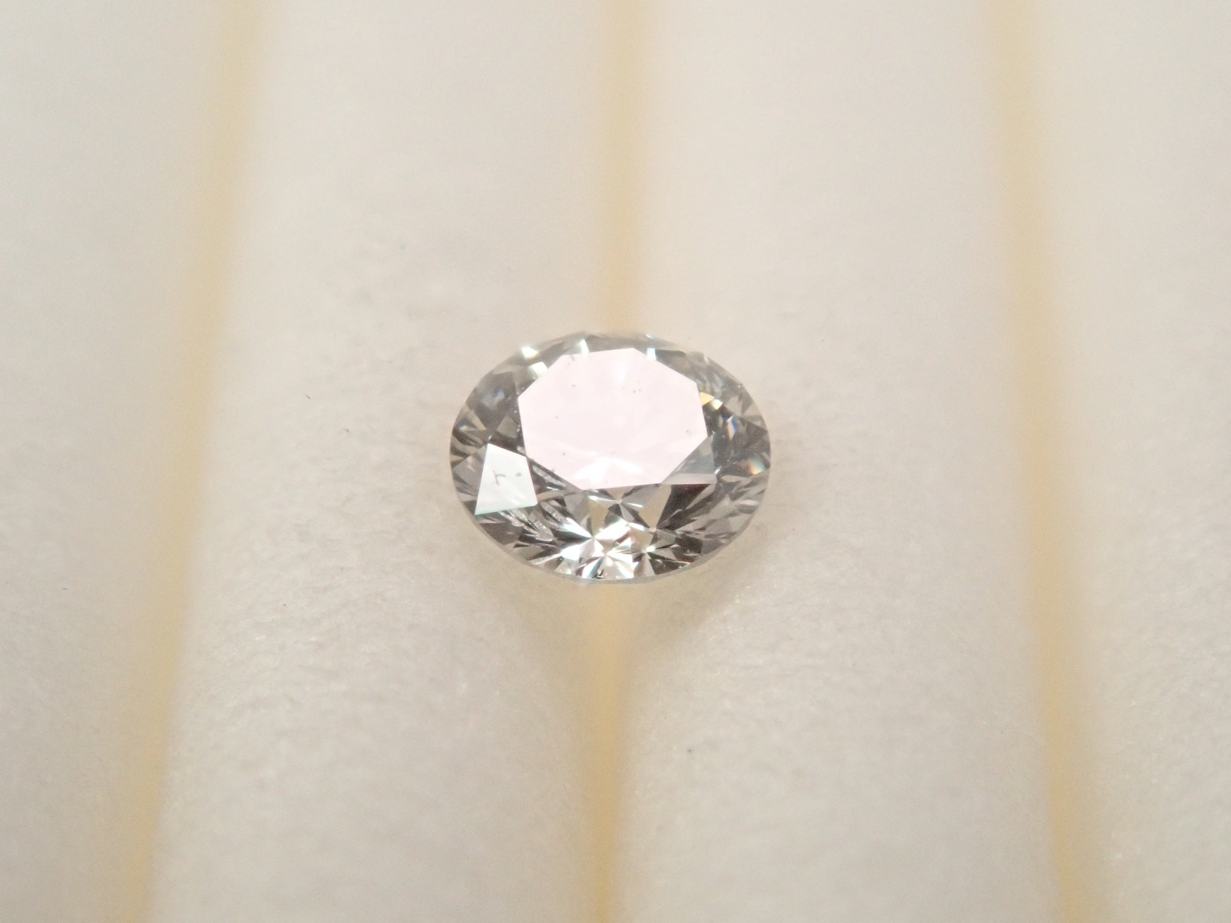 【32501879掲載】グレーダイヤモンド 0.096ctルース(VERY LIGHT GRAY, SI-1)