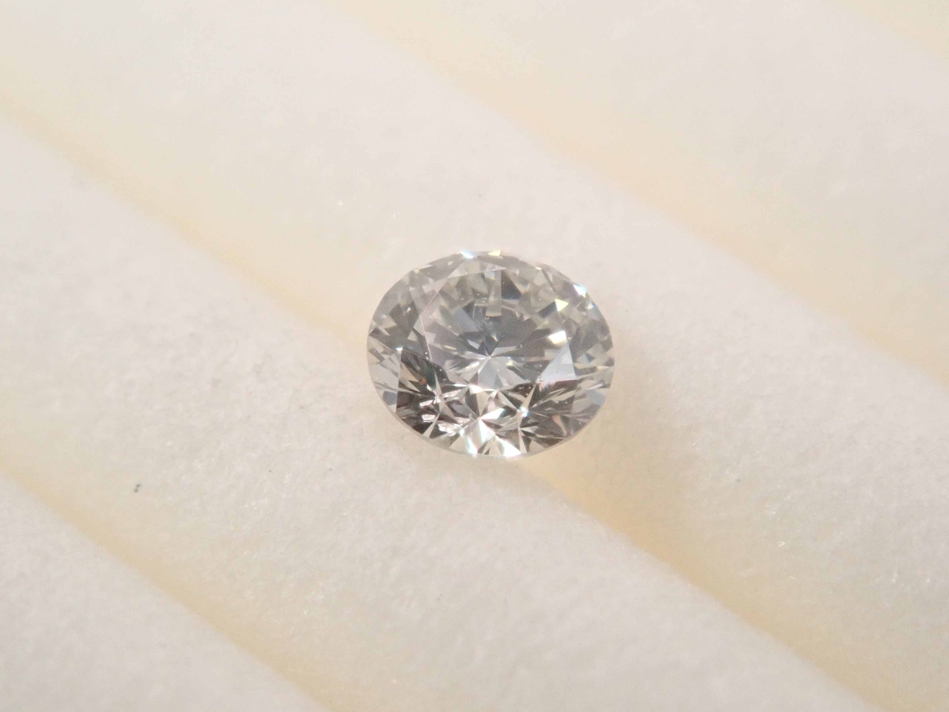 【32501879掲載】グレーダイヤモンド 0.096ctルース(VERY LIGHT GRAY, SI-1)