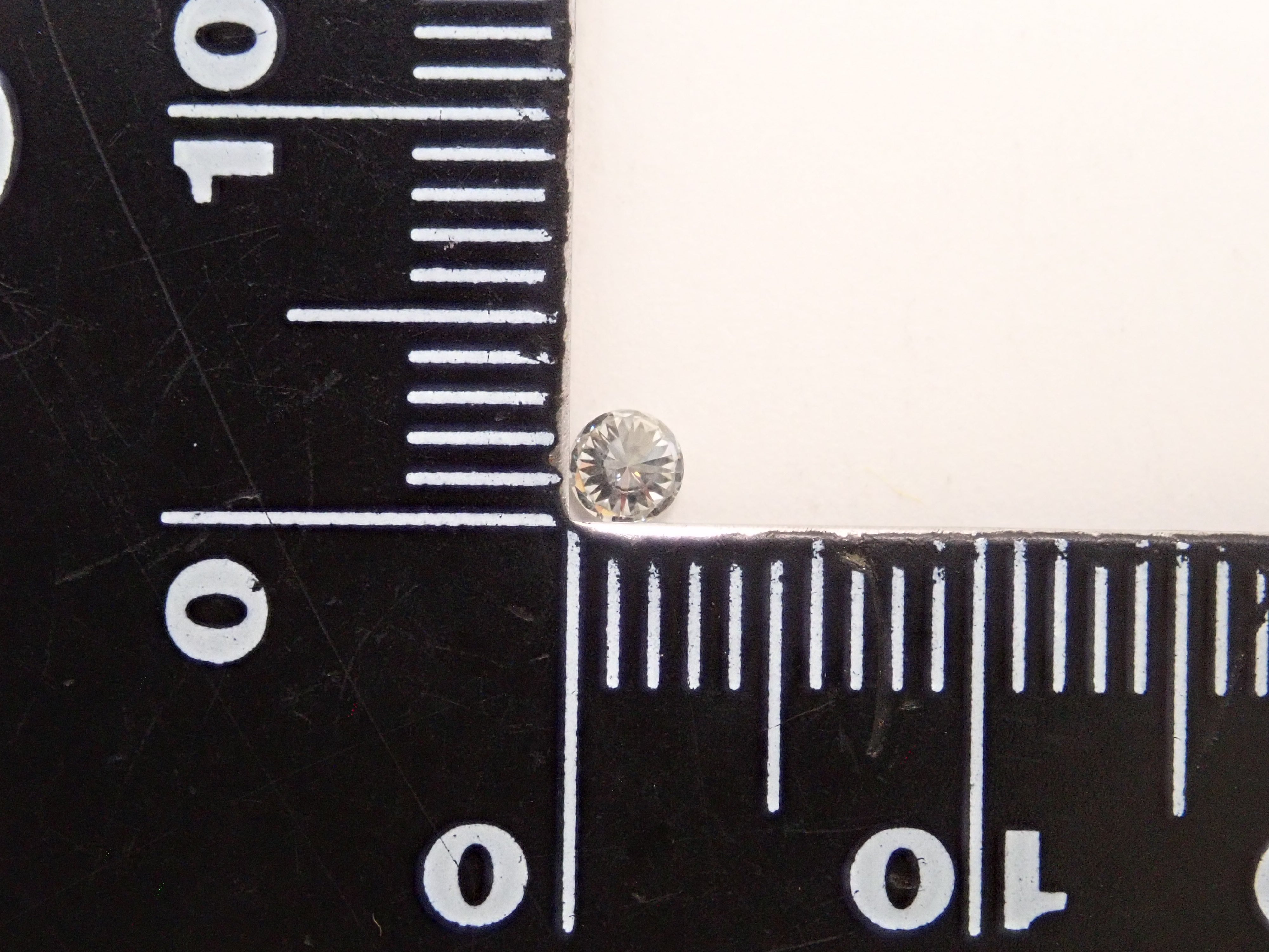 【32501879掲載】グレーダイヤモンド 0.096ctルース(VERY LIGHT GRAY, SI-1)