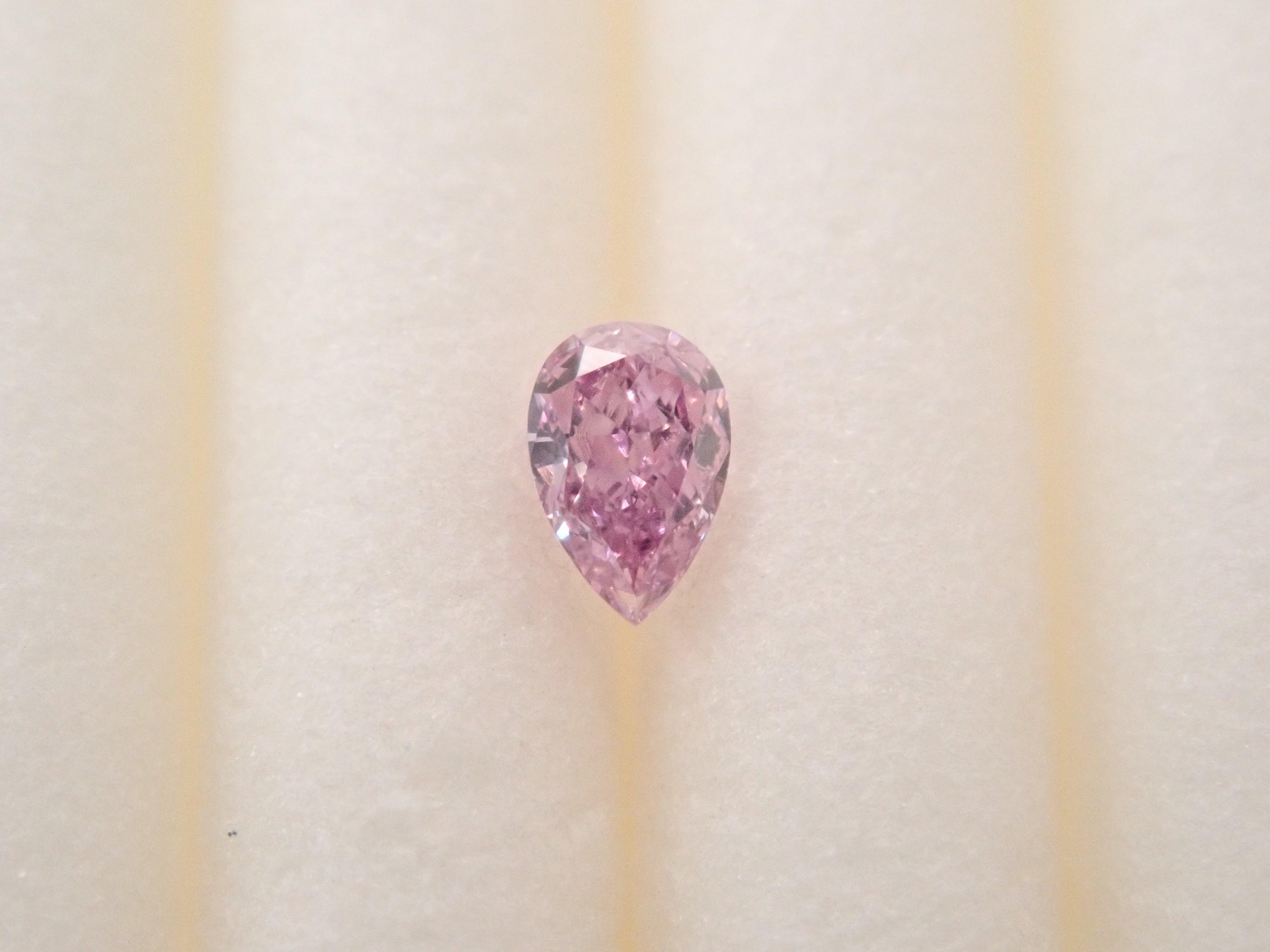 【32501867掲載】パープルダイヤモンド 0.048ctルース(FANCY VIVID PINK PURPLE, SI-1)