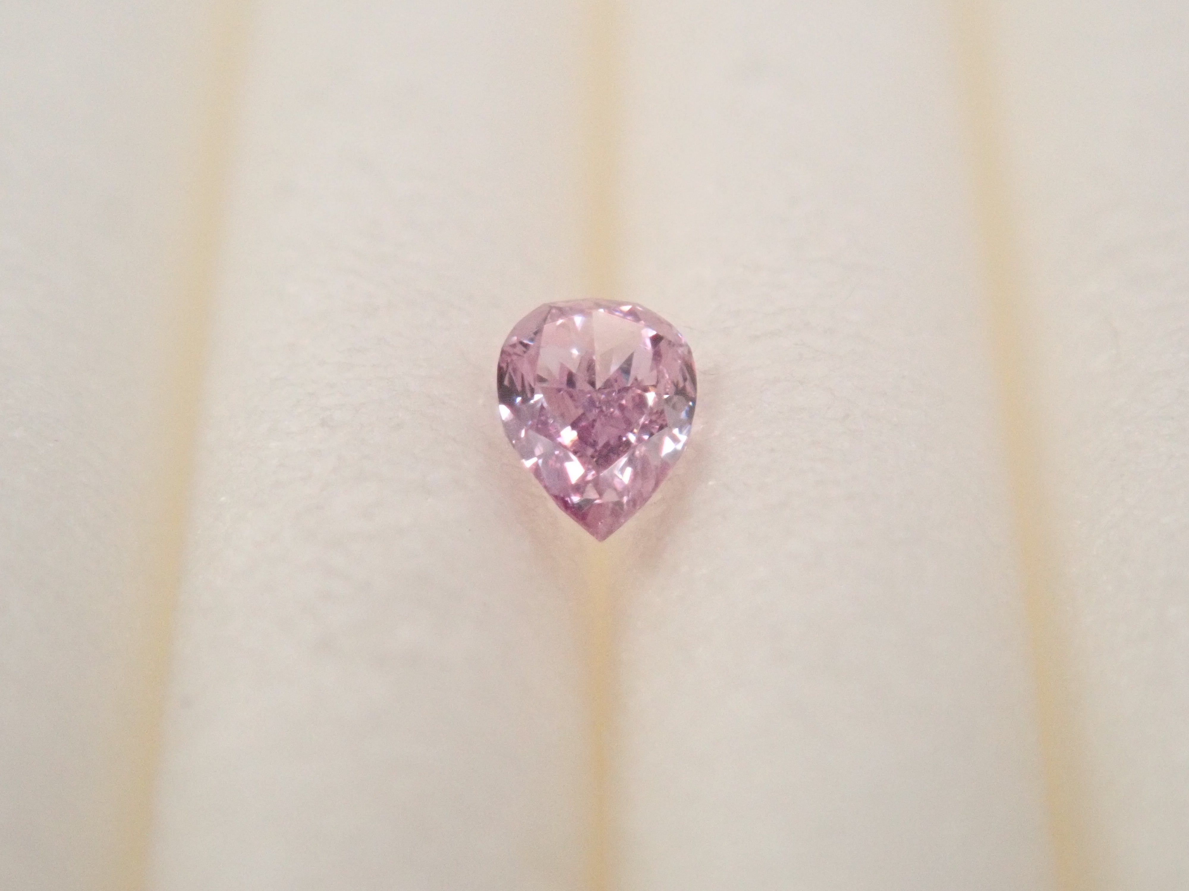【32501867掲載】パープルダイヤモンド 0.048ctルース(FANCY VIVID PINK PURPLE, SI-1)