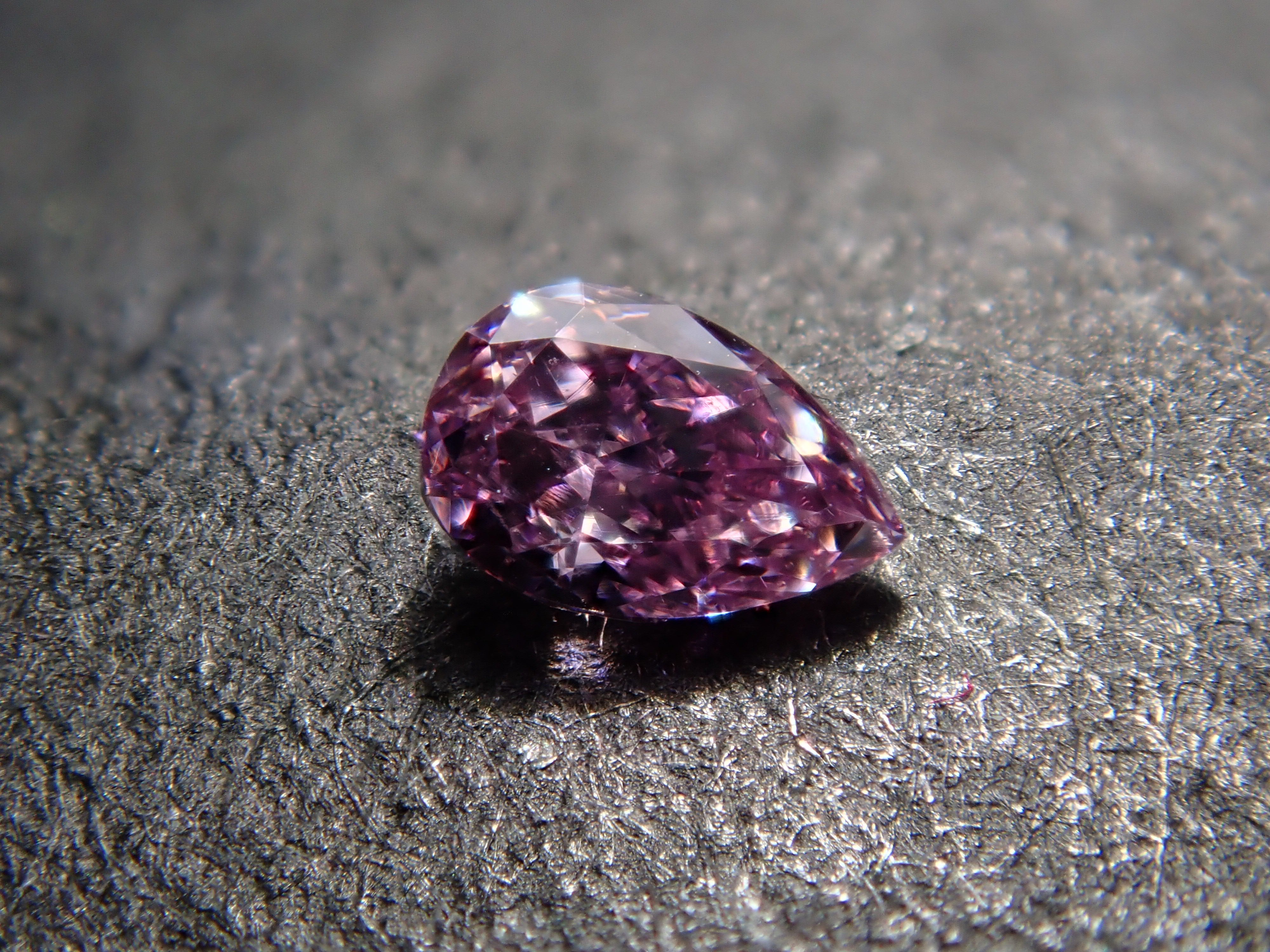 【32501867掲載】パープルダイヤモンド 0.048ctルース(FANCY VIVID PINK PURPLE, SI-1)