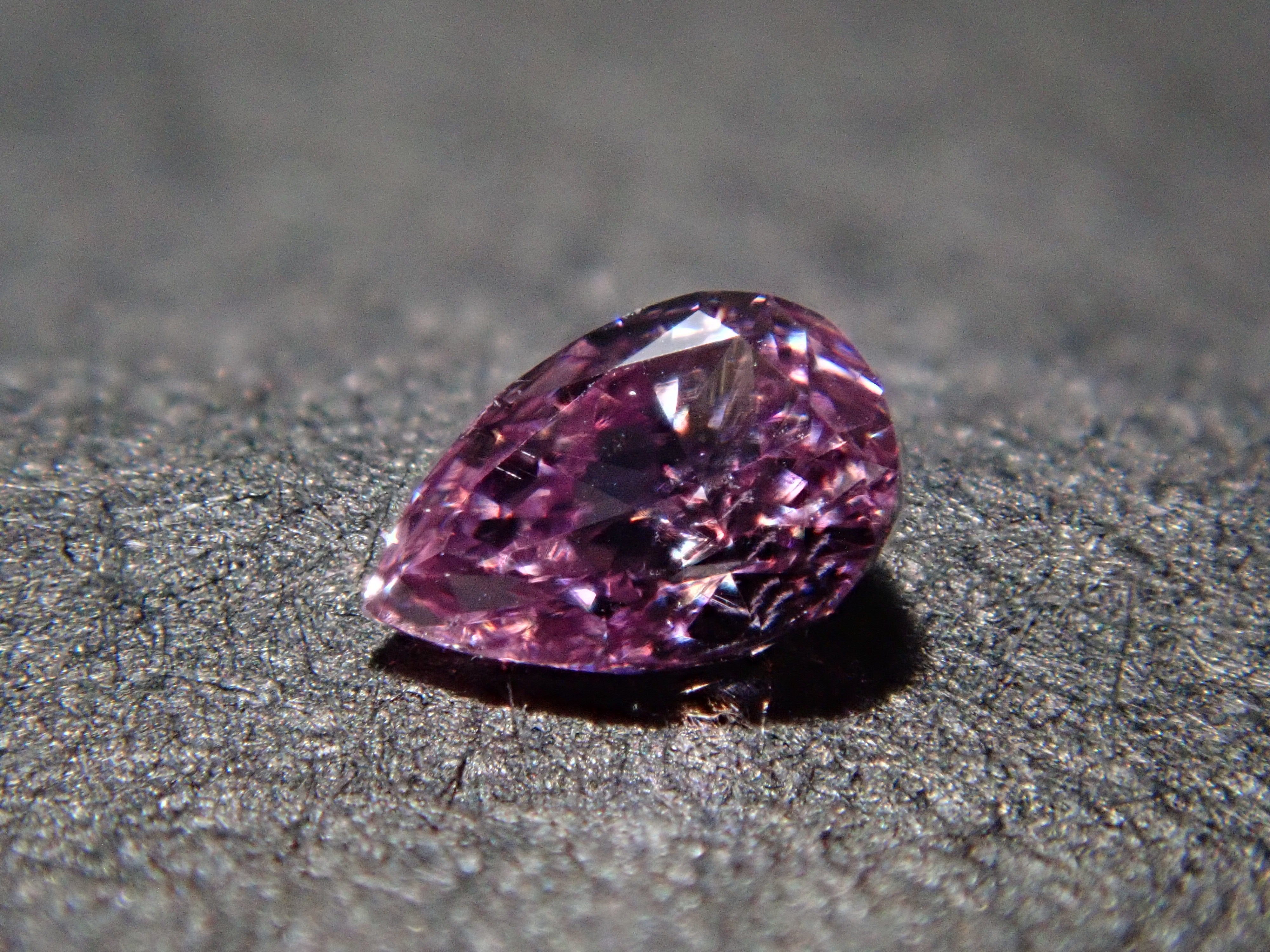 【32501867掲載】パープルダイヤモンド 0.048ctルース(FANCY VIVID PINK PURPLE, SI-1)