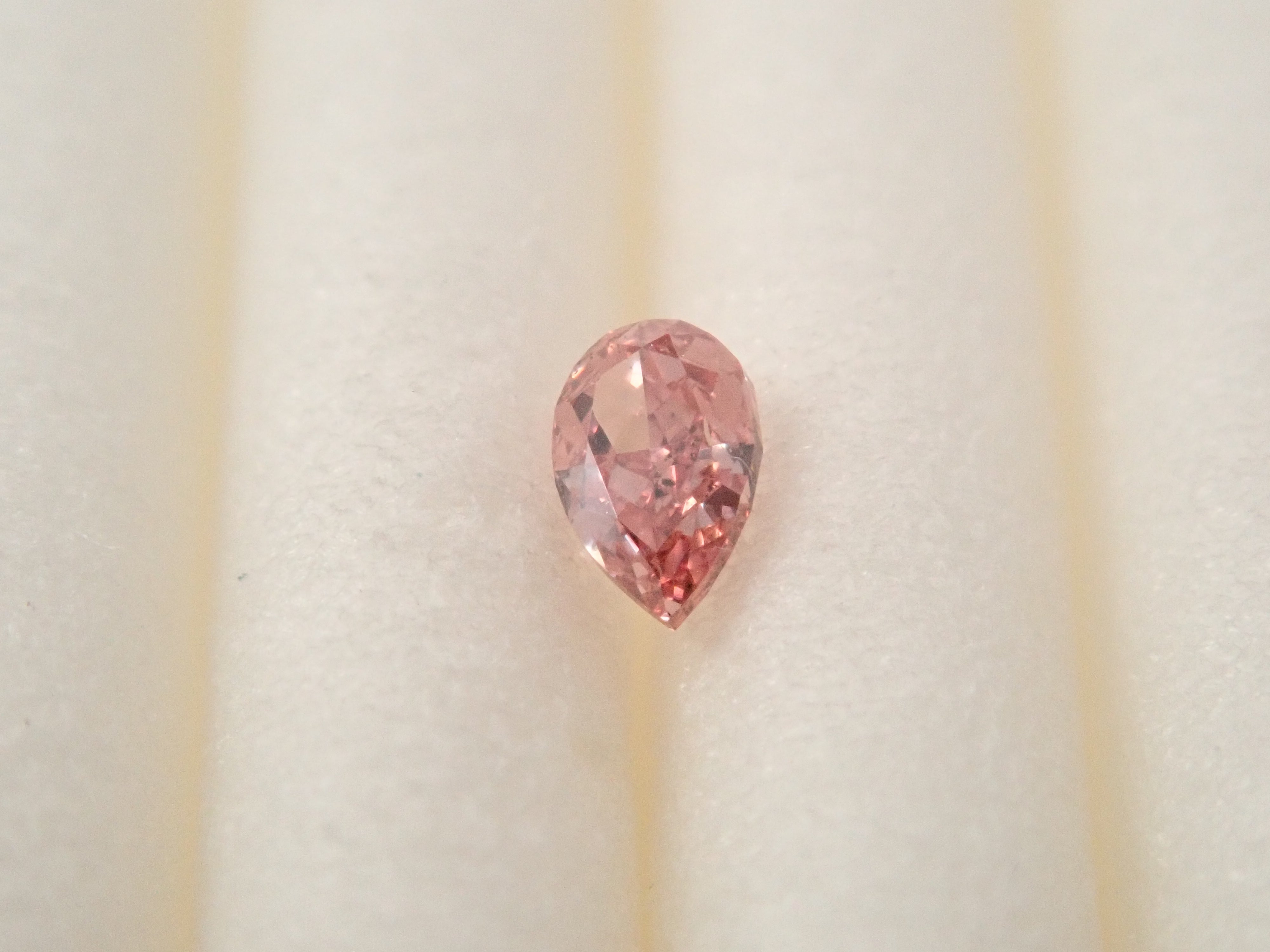 ピンクダイヤモンド 0.060ctルース(FANCY INTENSE PINK, VS-2)