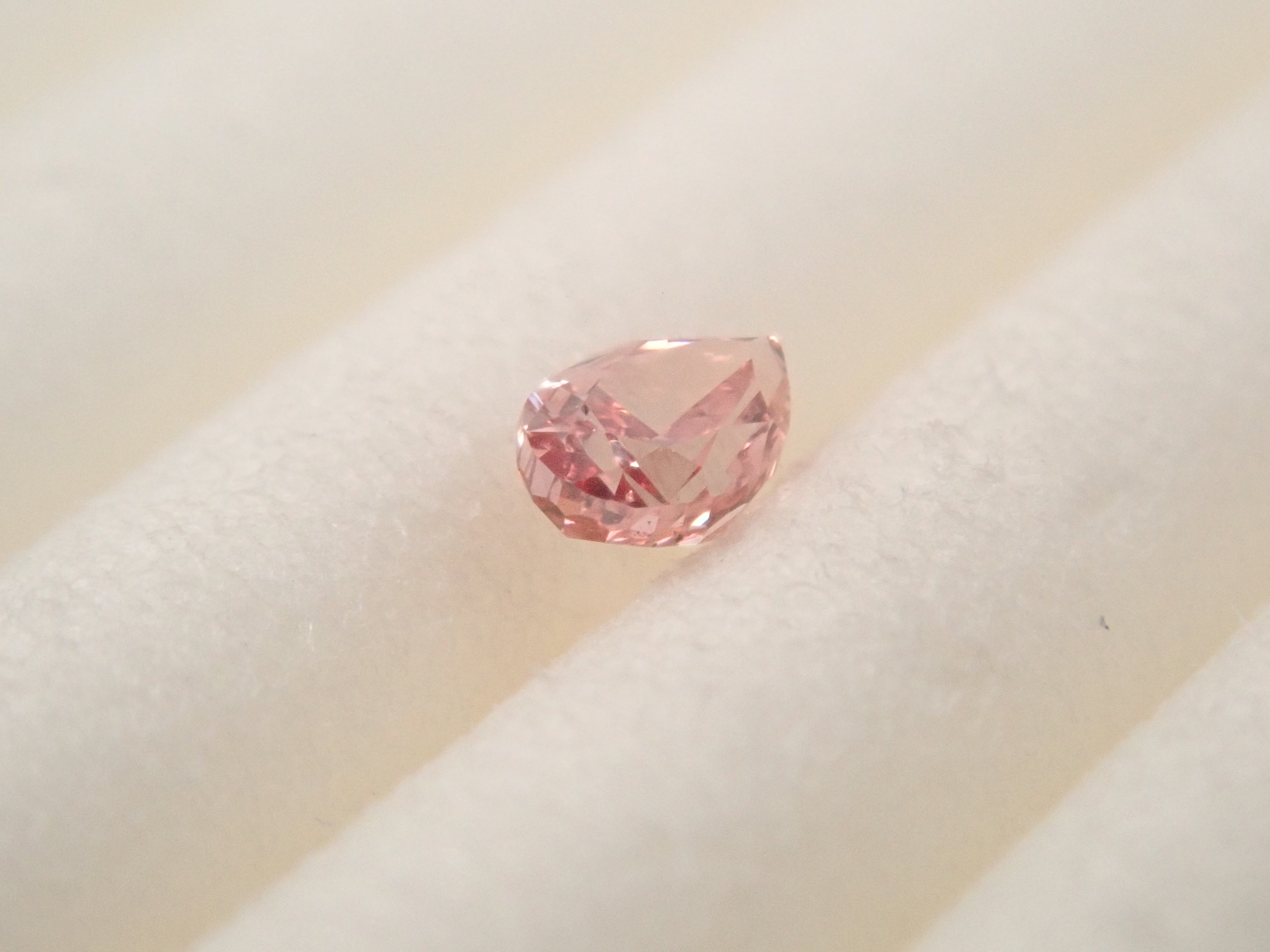 ピンクダイヤモンド 0.060ctルース(FANCY INTENSE PINK, VS-2)