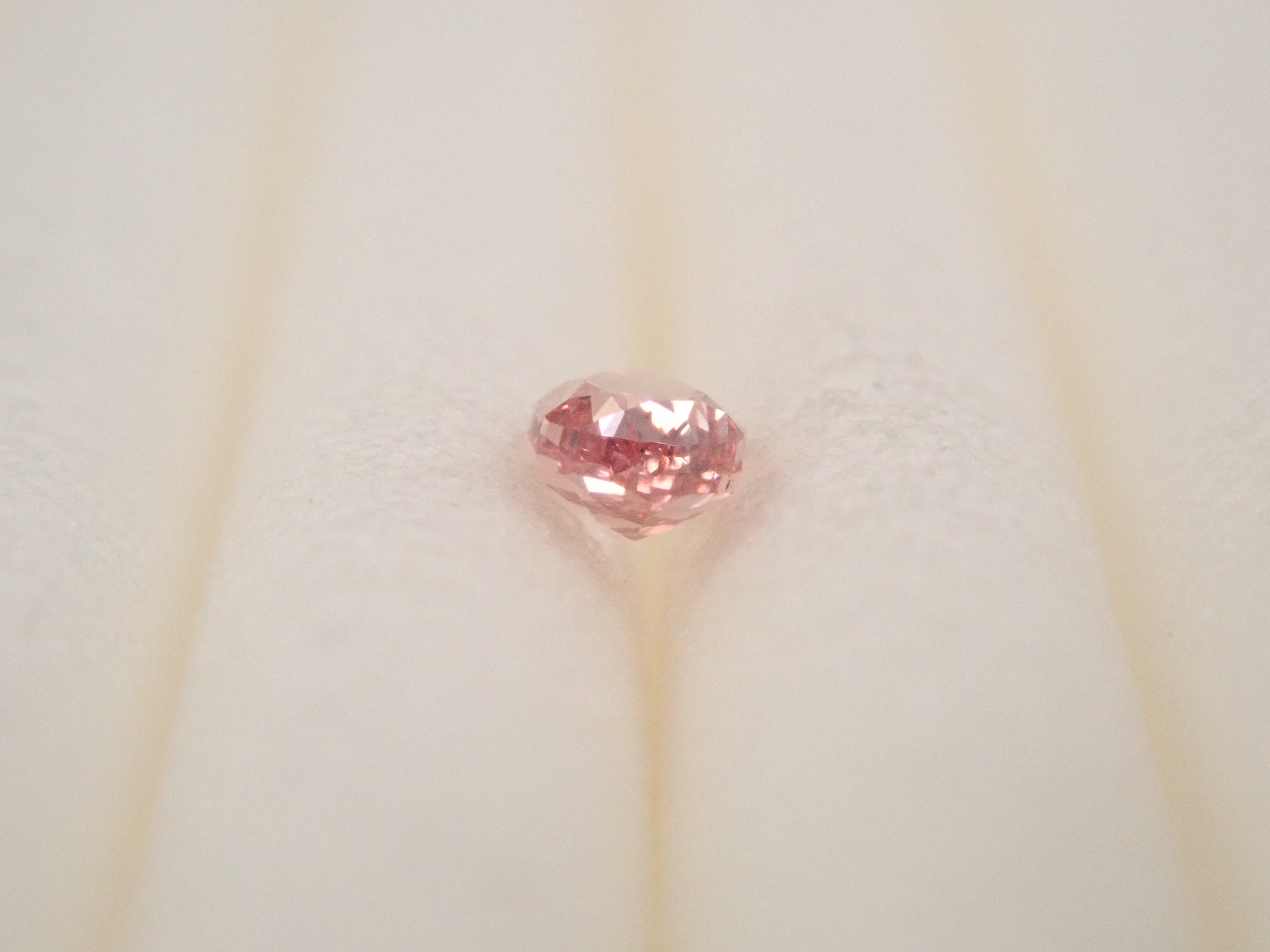 ピンクダイヤモンド 0.060ctルース(FANCY INTENSE PINK, VS-2)