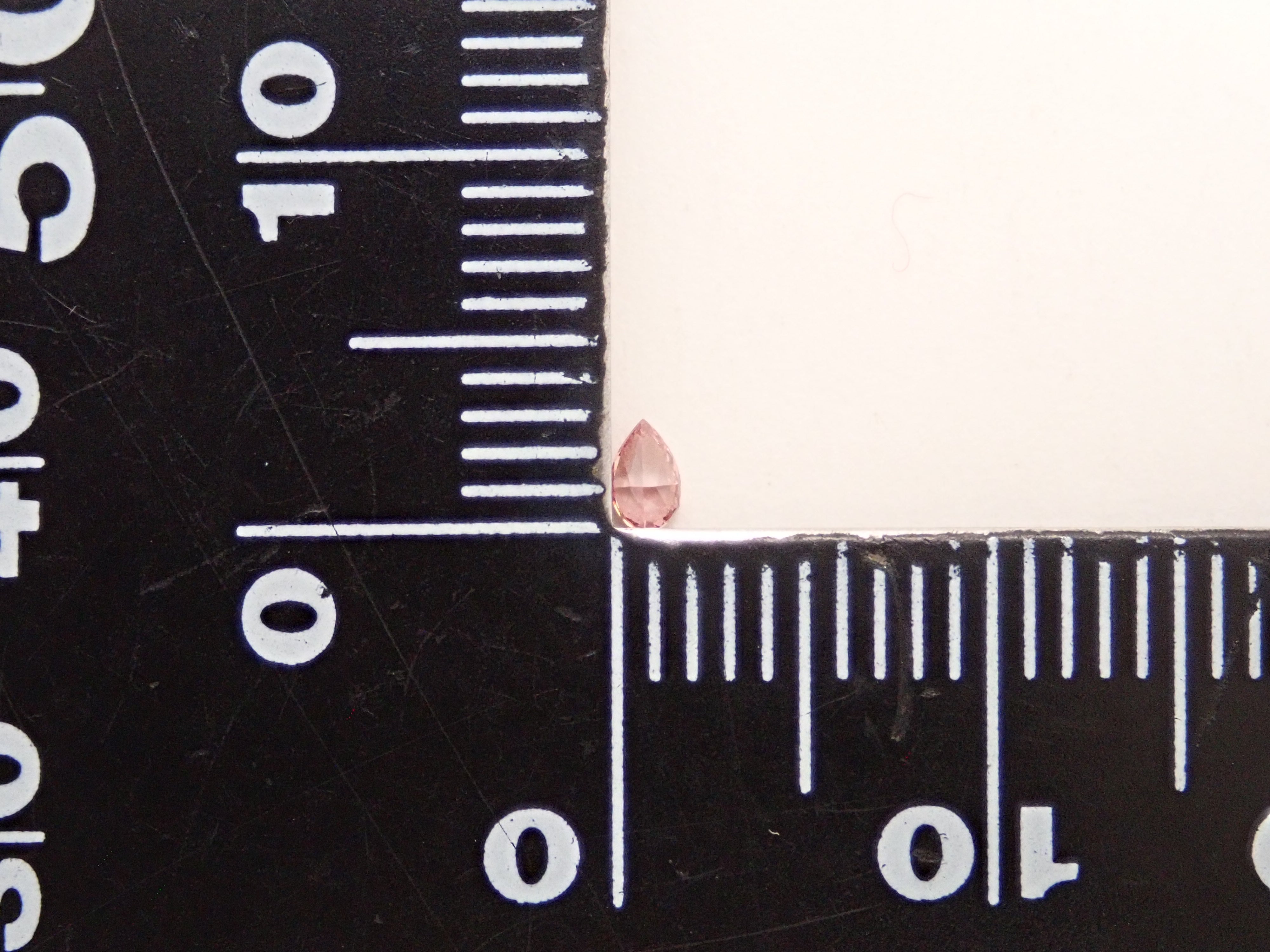 ピンクダイヤモンド 0.060ctルース(FANCY INTENSE PINK, VS-2)