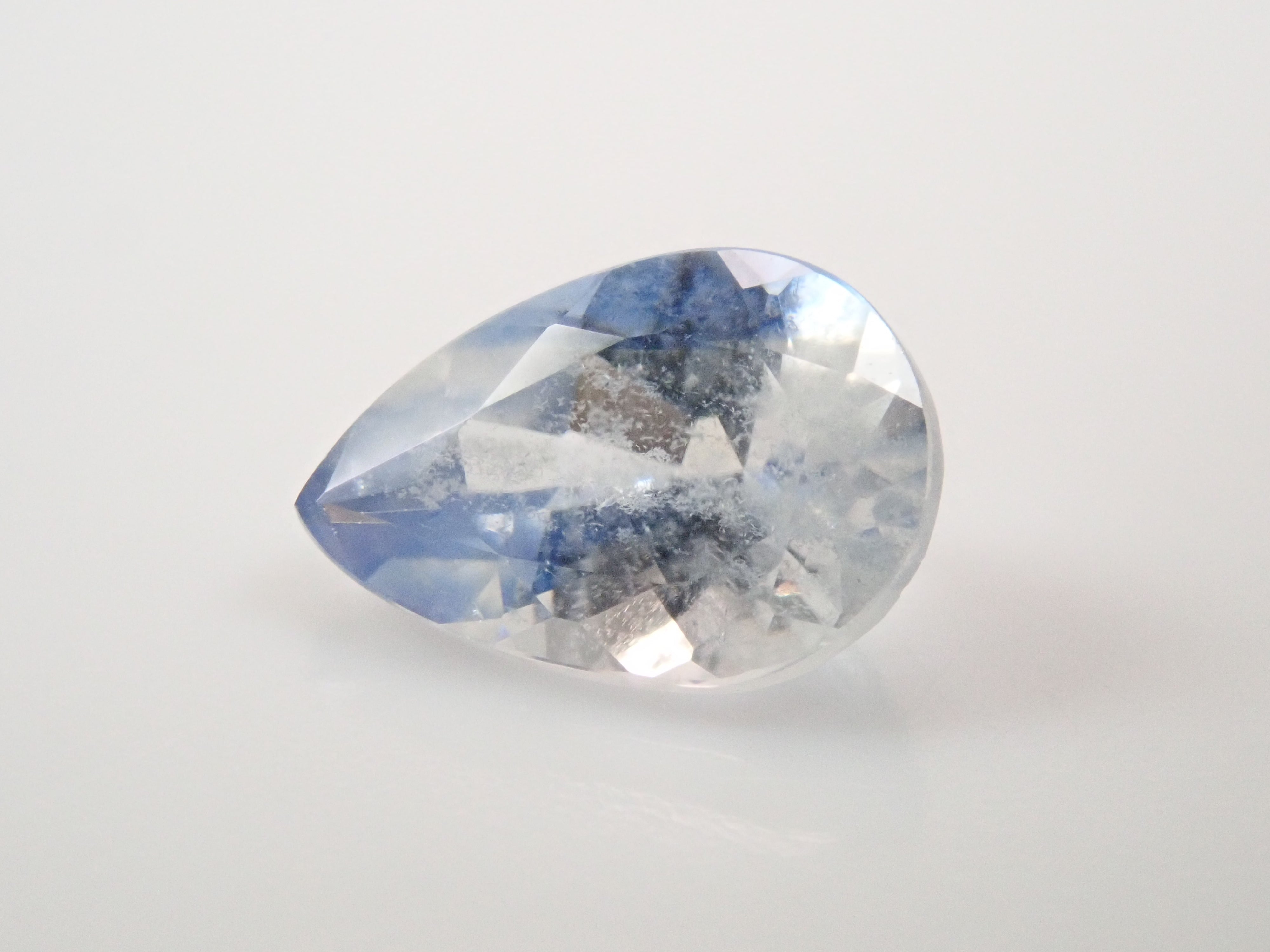 【12562709掲載】アメリカ産バイカラーベニトアイト 0.624ctルース