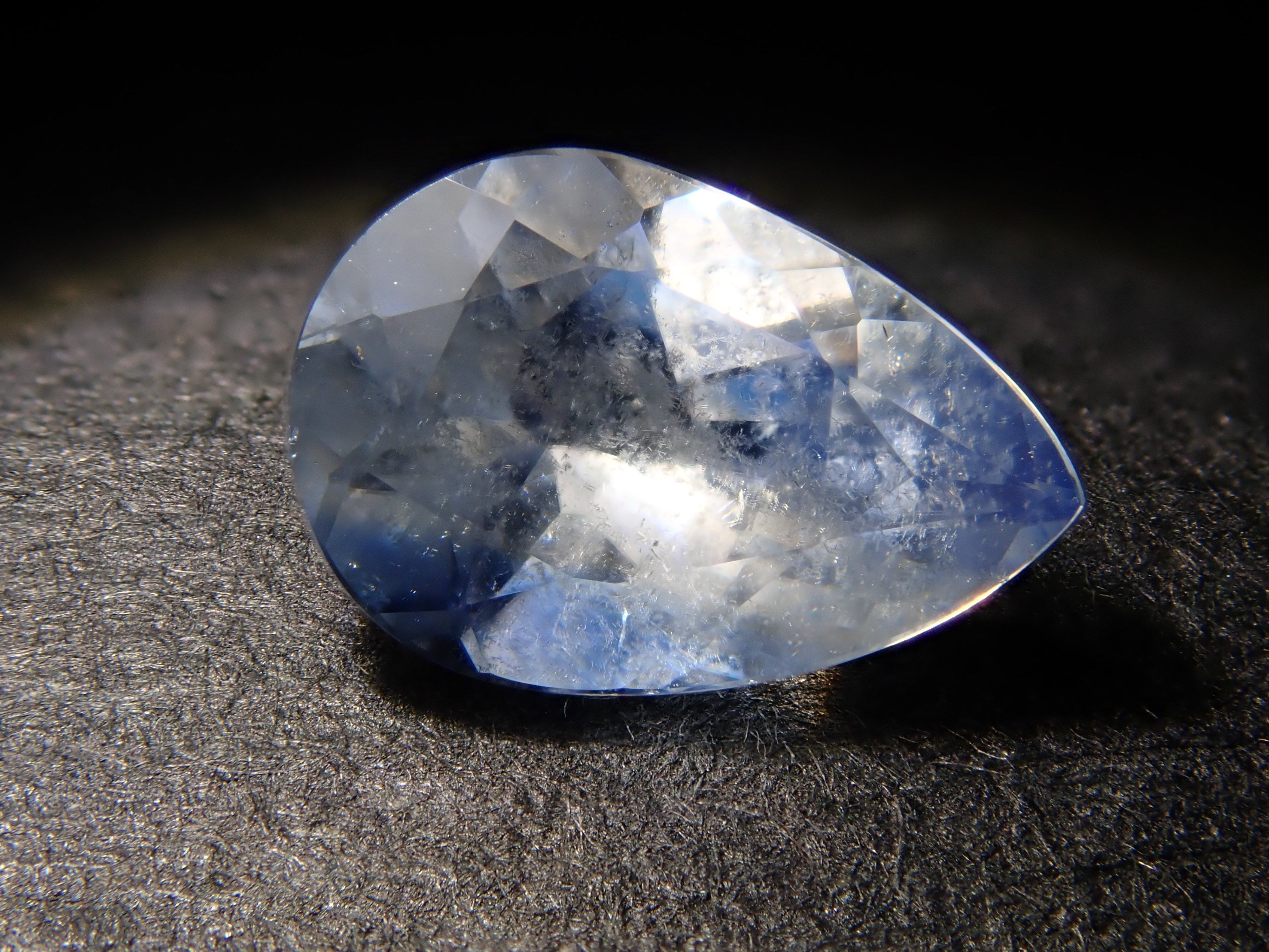 【12562709掲載】アメリカ産バイカラーベニトアイト 0.624ctルース