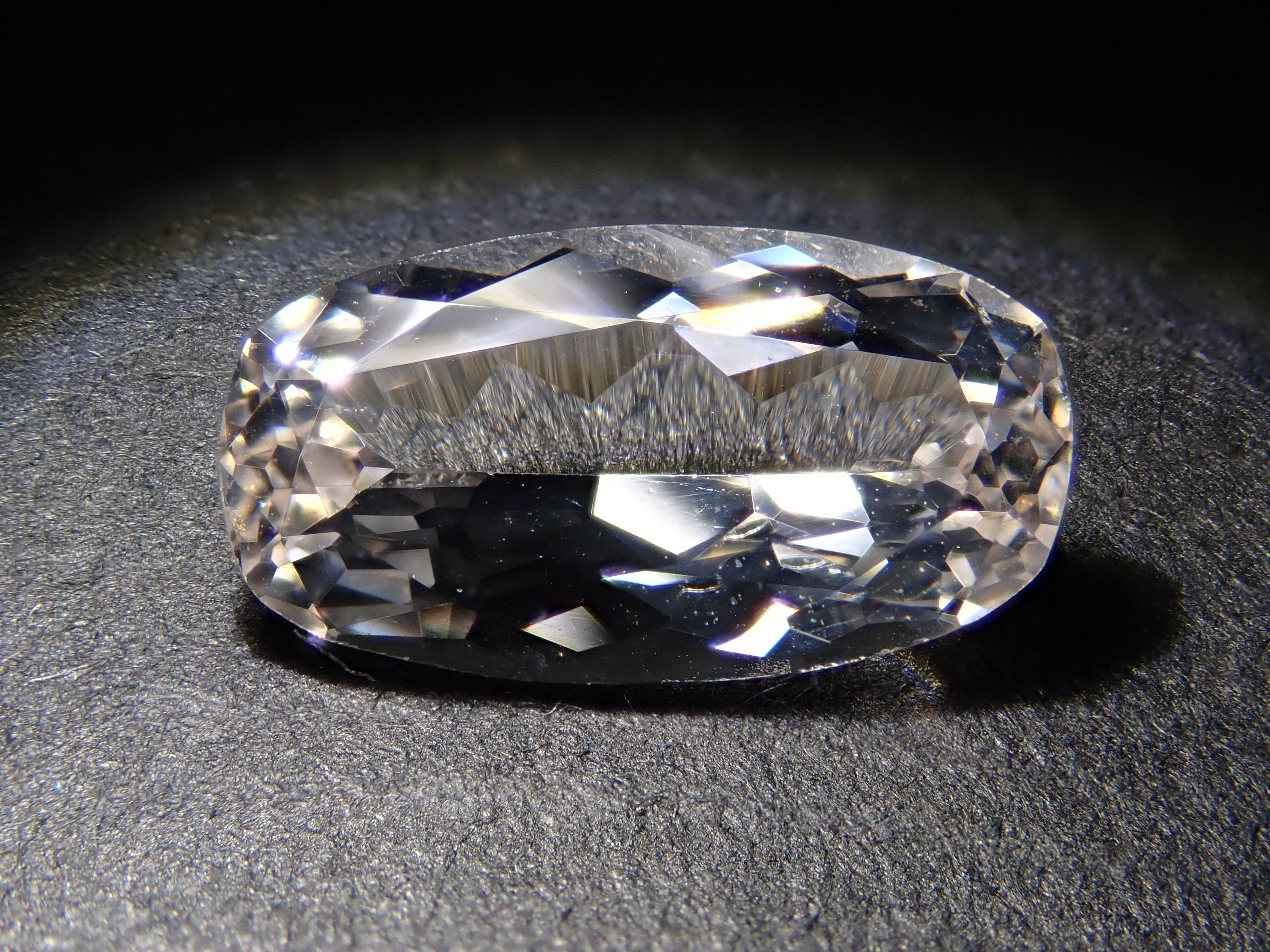 【12562730掲載】スリランカ産エンスタタイト 1.877ctルース