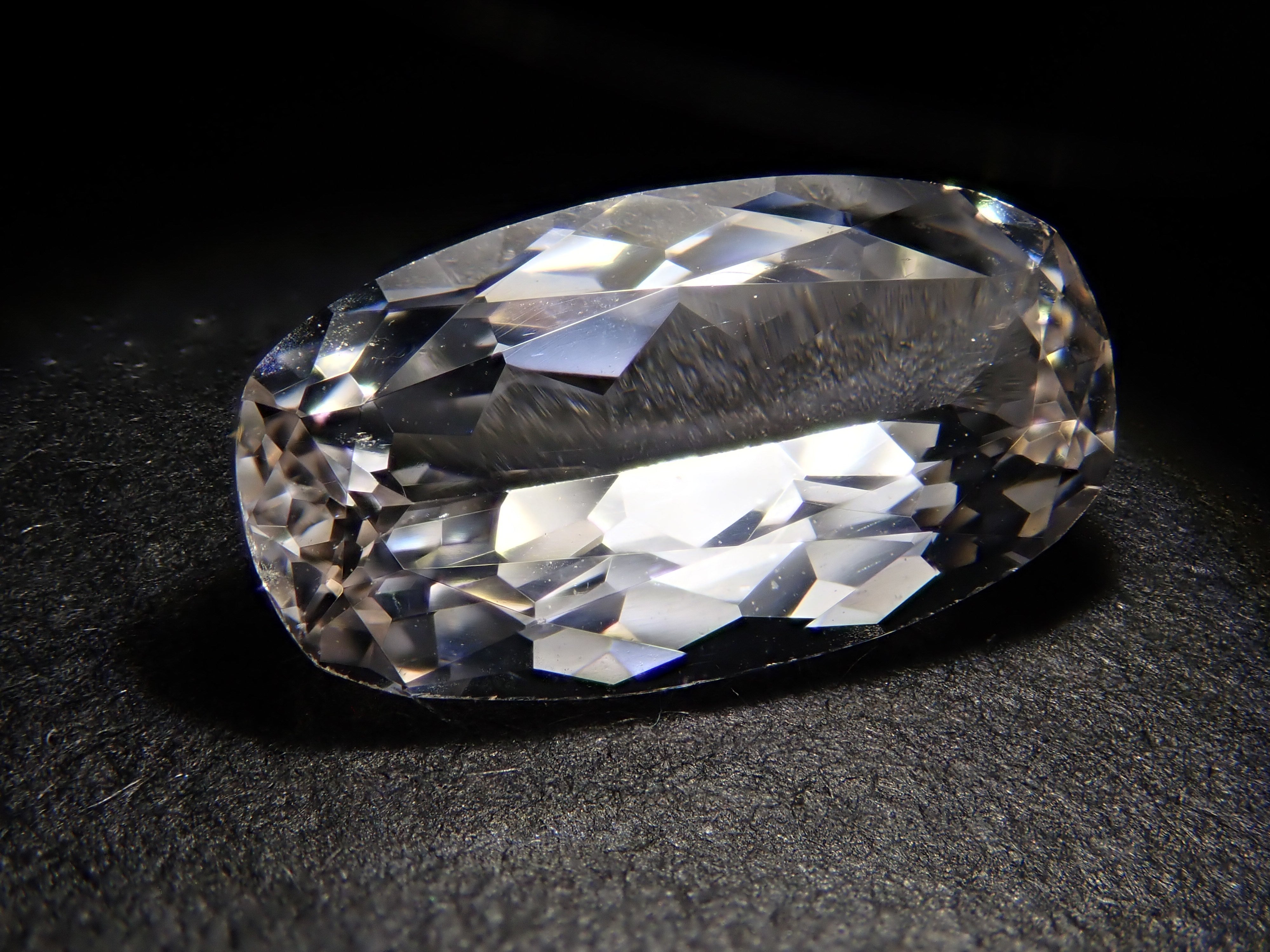 【12562730掲載】スリランカ産エンスタタイト 1.877ctルース