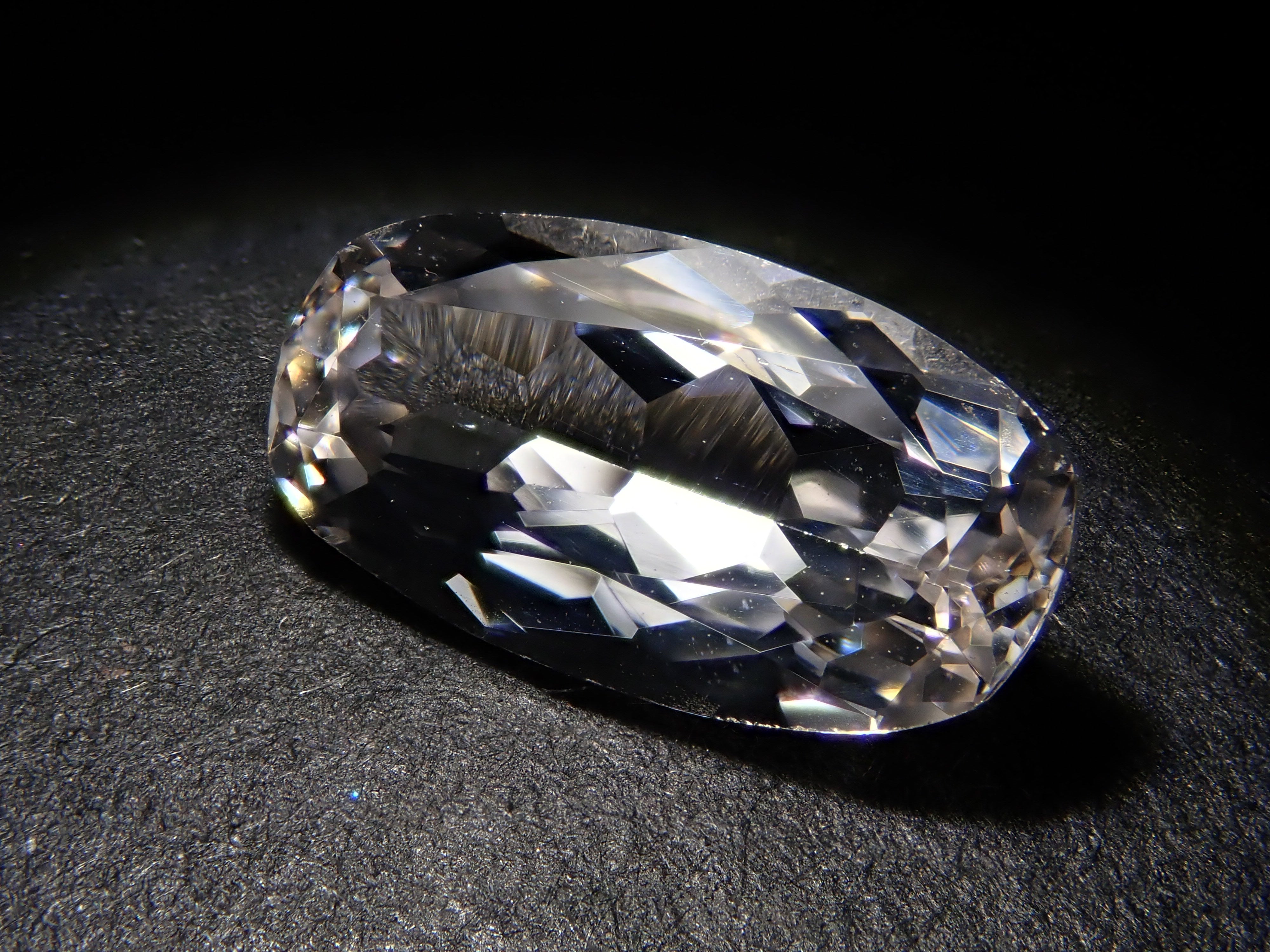 【12562730掲載】スリランカ産エンスタタイト 1.877ctルース